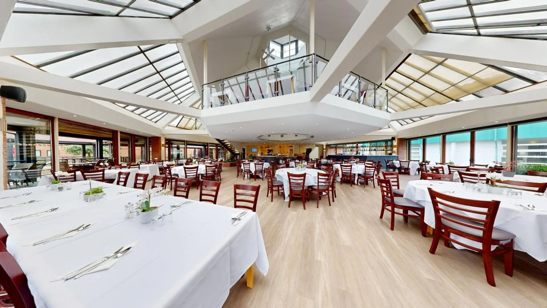 Restaurant/places to eat in CIM Business Centre