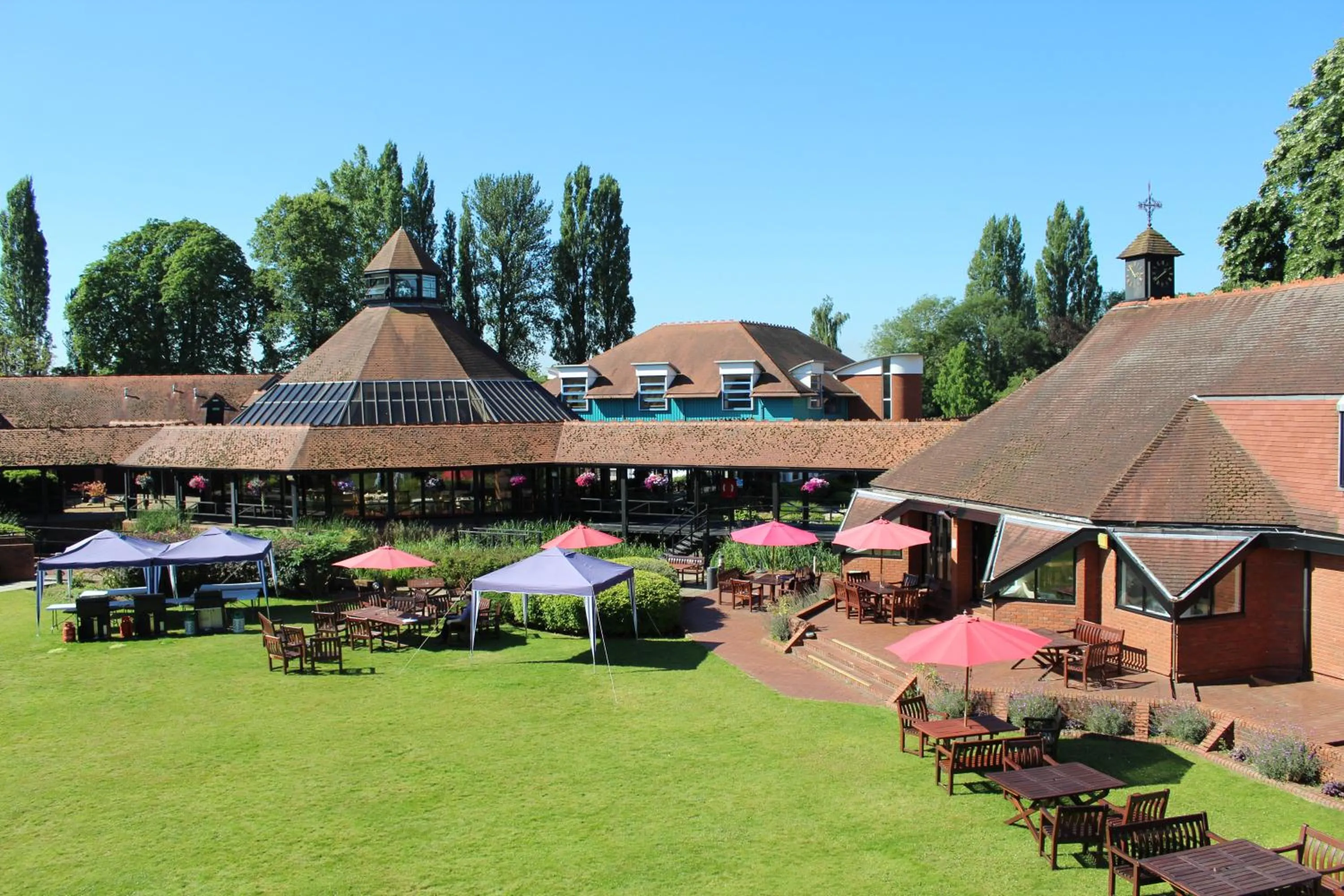 Property building in CIM Business Centre