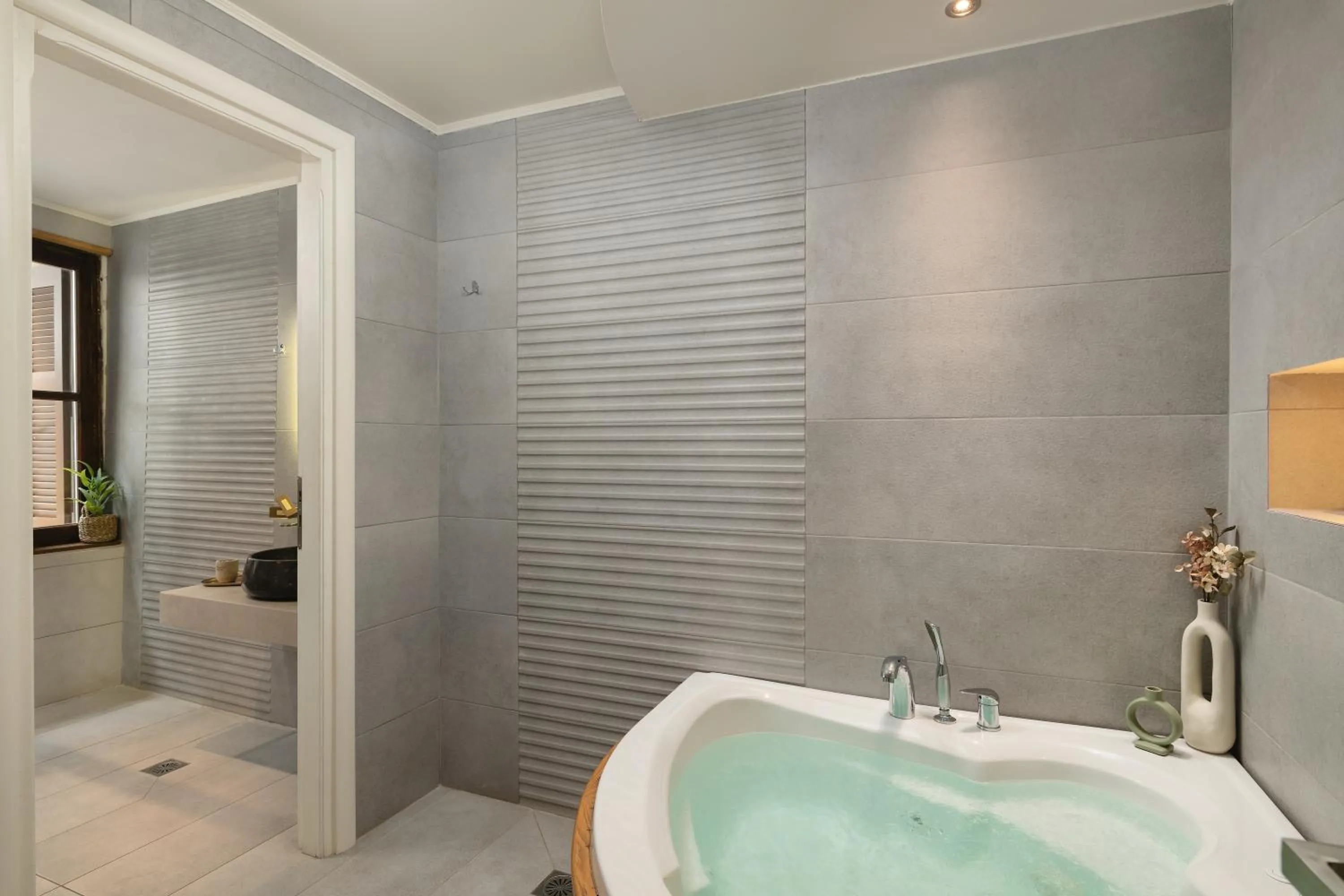 Shower in Elia Palazzo Hotel