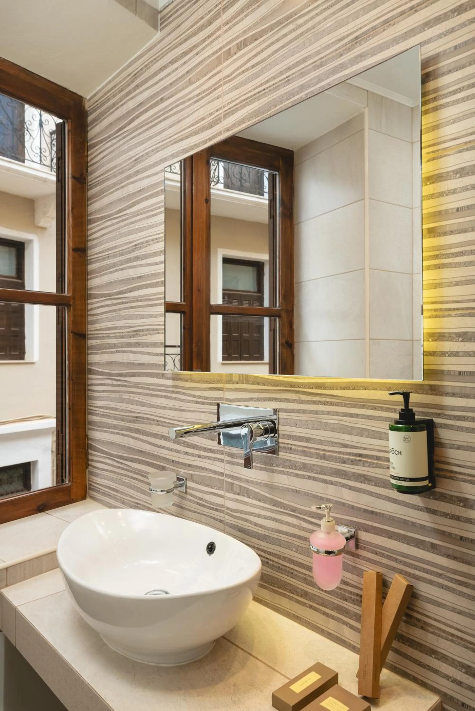 Shower in Elia Palazzo Hotel