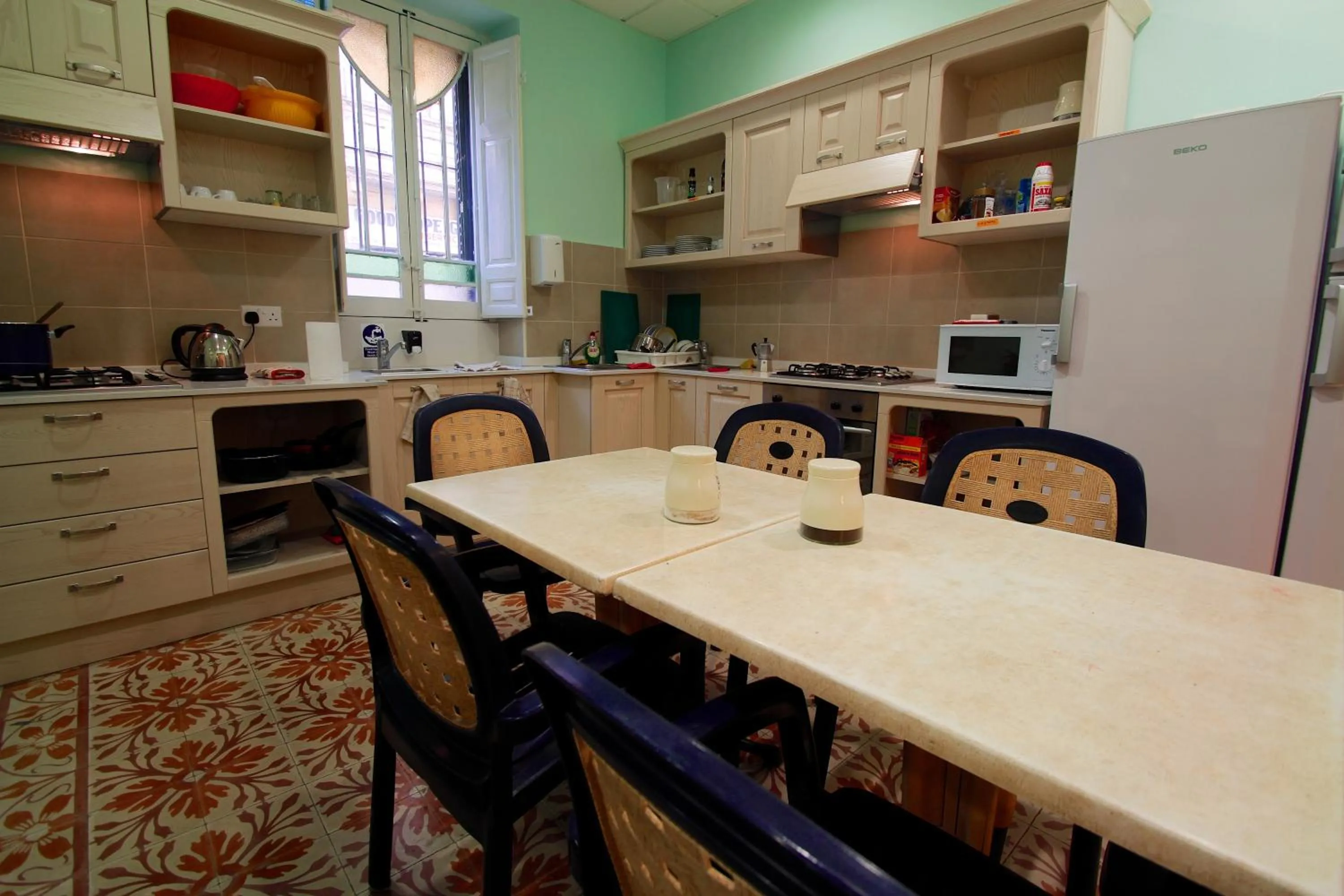 Restaurant/places to eat in Corner Hostel