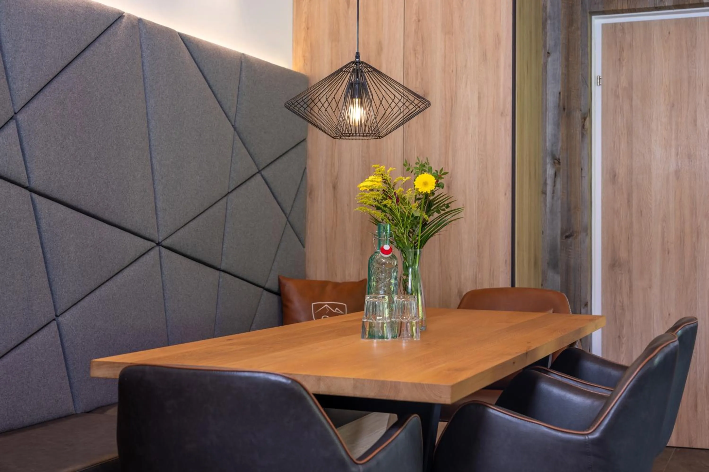 Dining area in Stockinggut by AvenidA