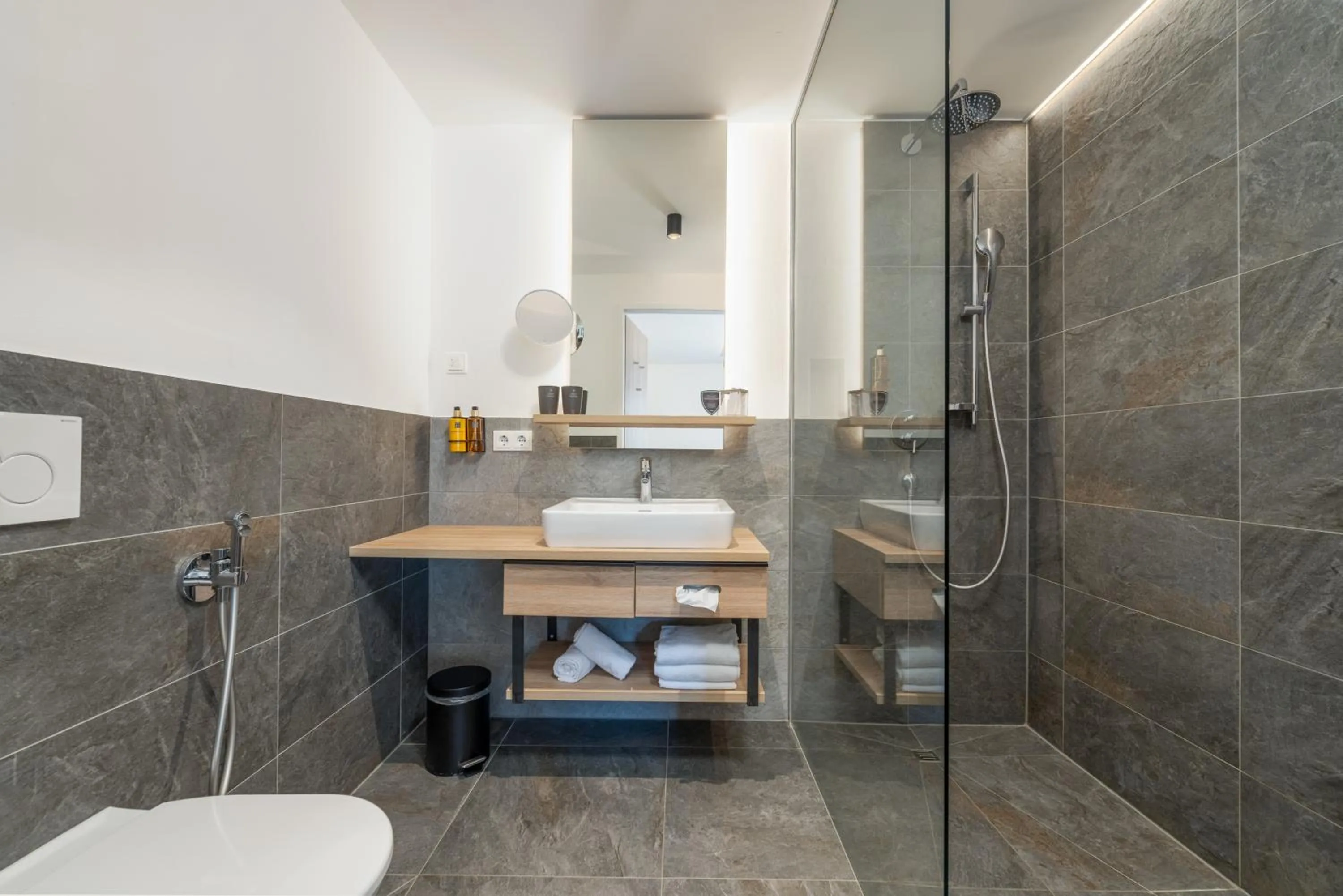 Bathroom in Stockinggut by AvenidA