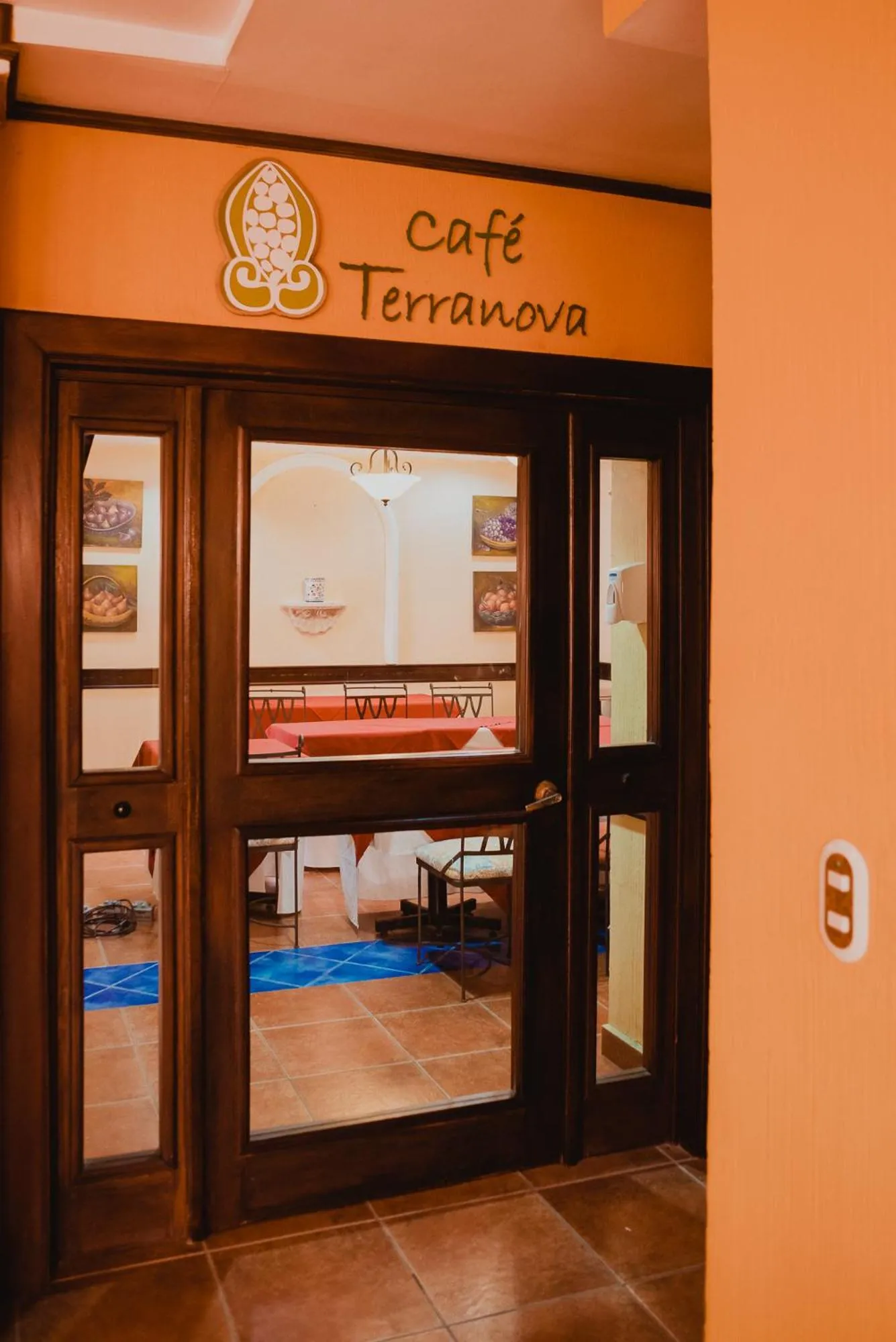 Communal lounge/ TV room in Hotel Villa Terra