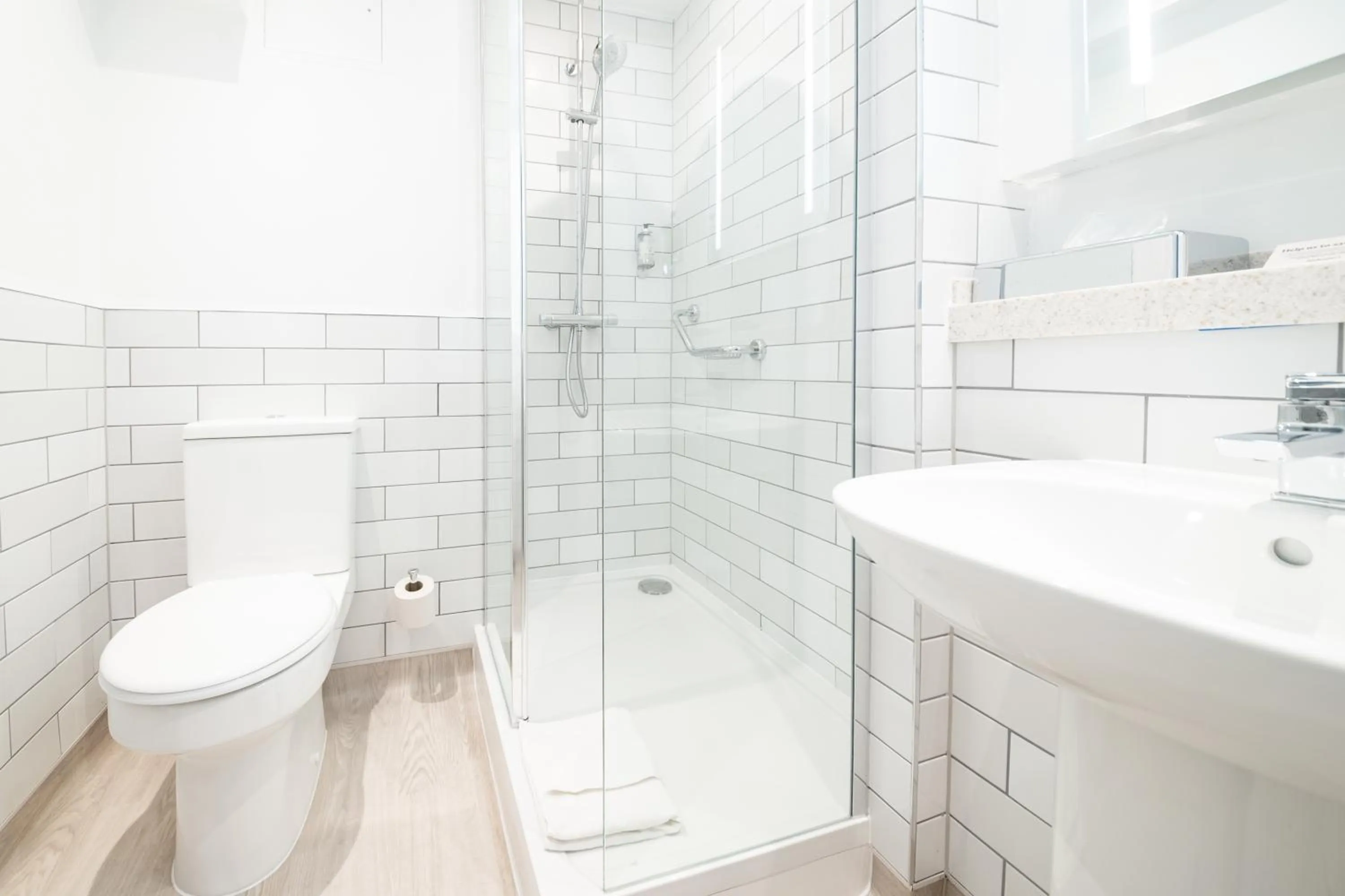 Shower in The Bears Head by Innkeeper's Collection