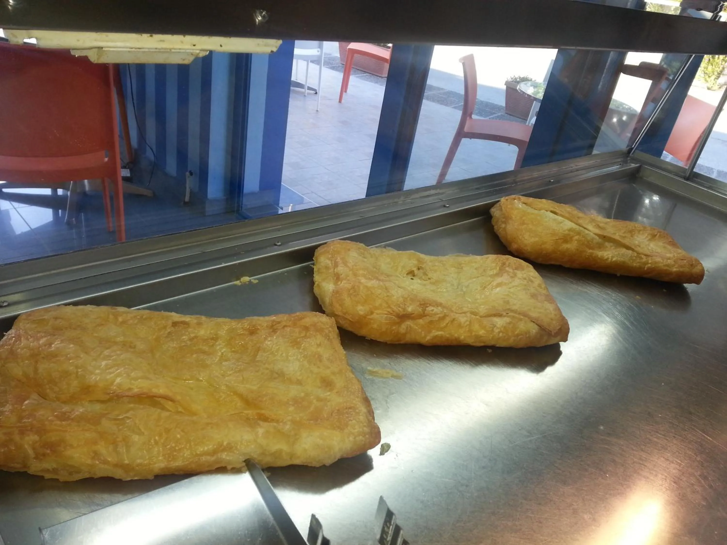 Restaurant/places to eat in The Blue Beach Apartments