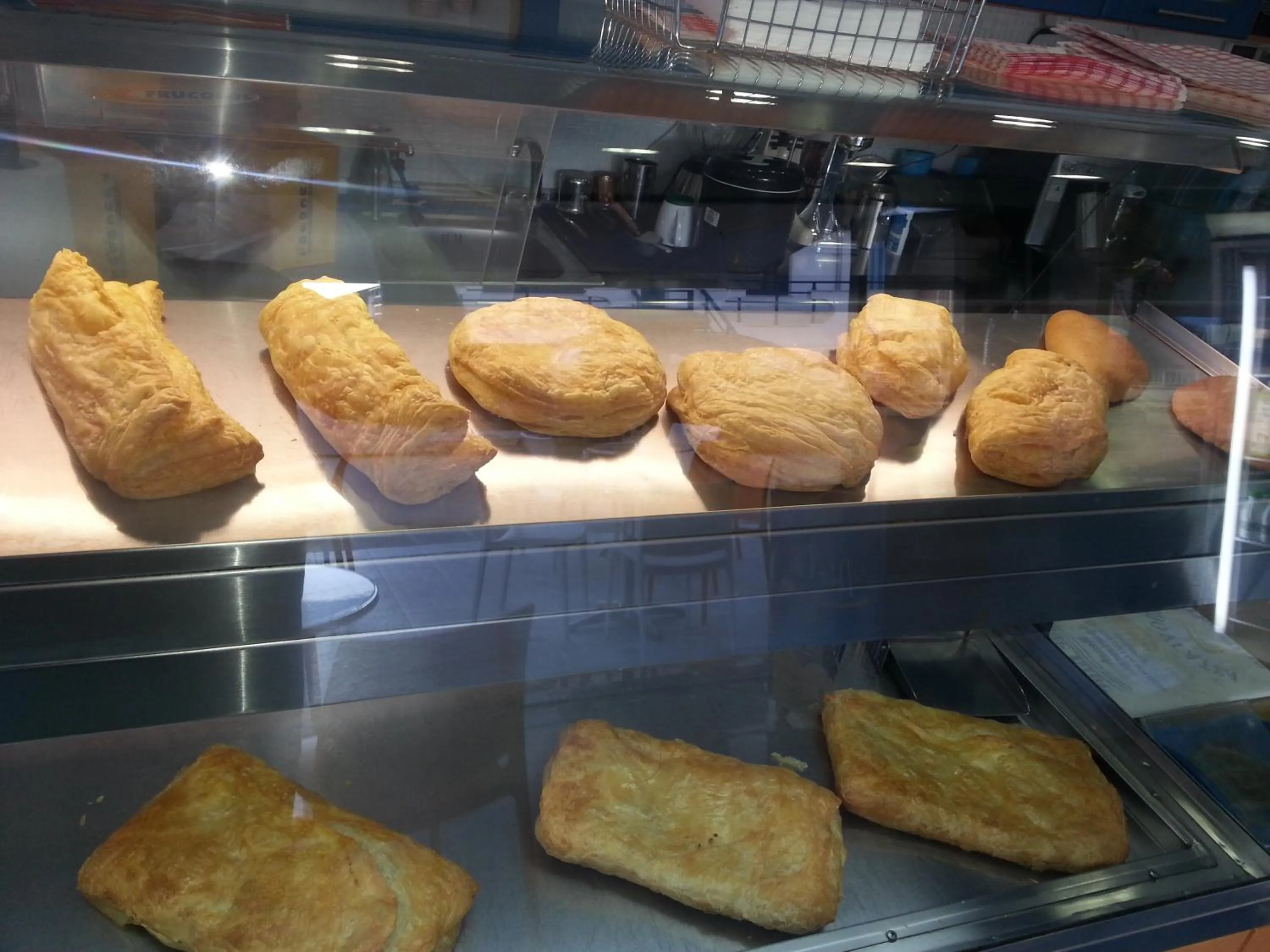 Restaurant/places to eat in The Blue Beach Apartments