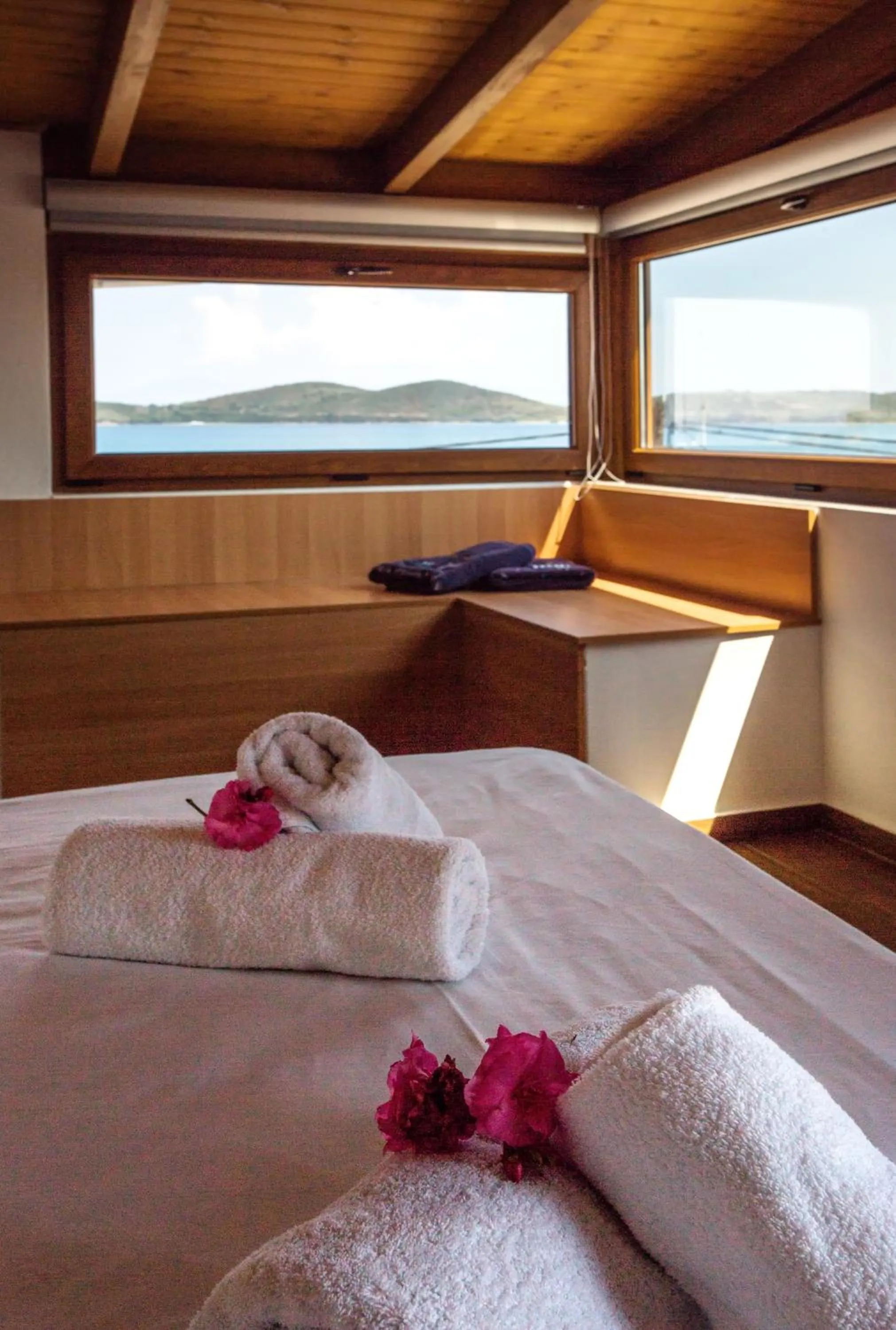 Property building, Bed in The Blue Beach Apartments