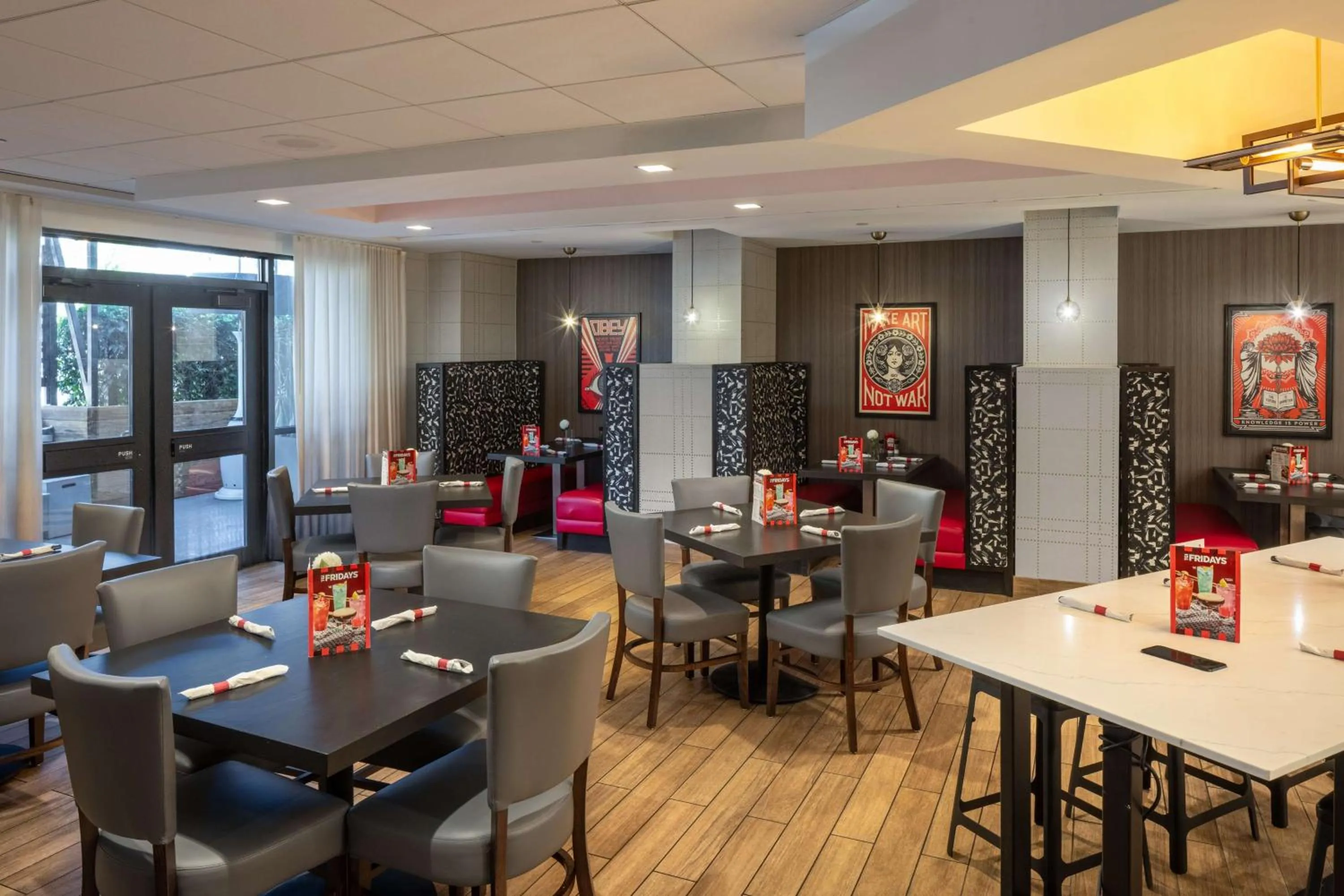 Restaurant/places to eat in Hilton Garden Inn Los Angeles / Hollywood