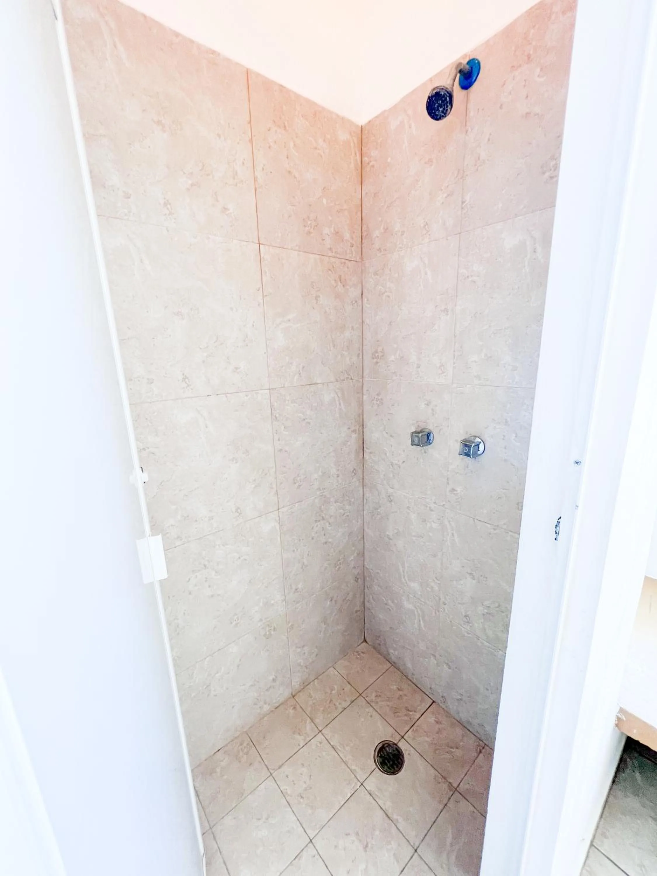 Shower in ITH Sayulita Amazing Surf Hostel