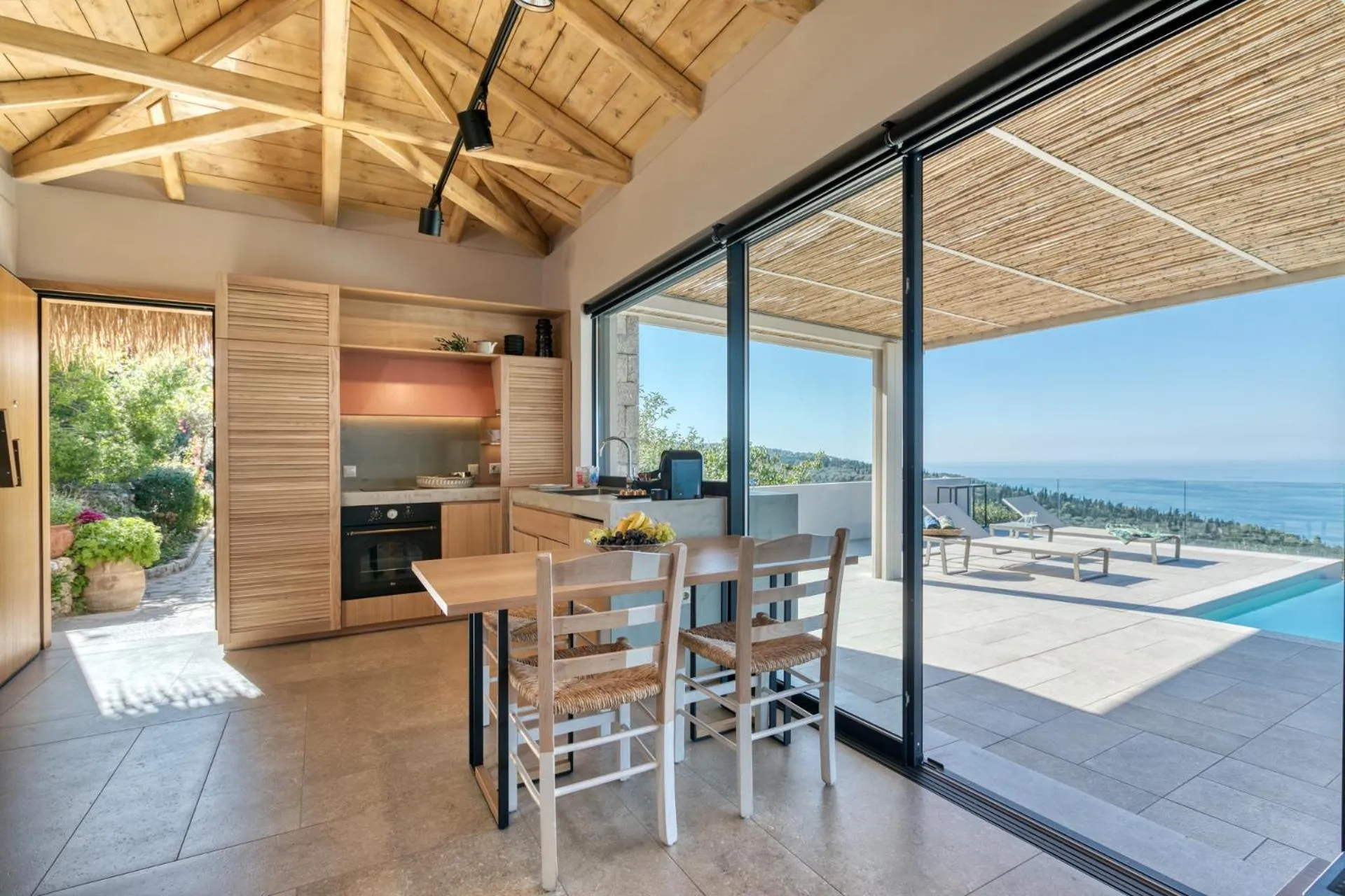 Kitchen or kitchenette in Artblue Villas