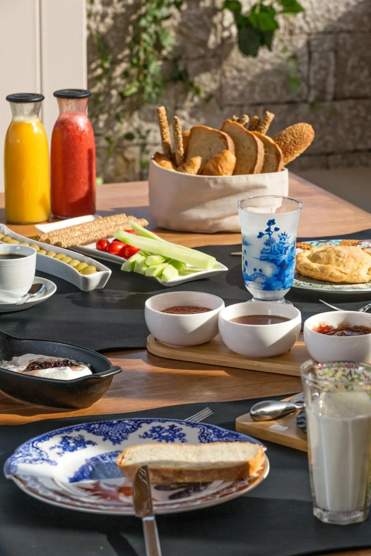 Breakfast in Artblue Villas