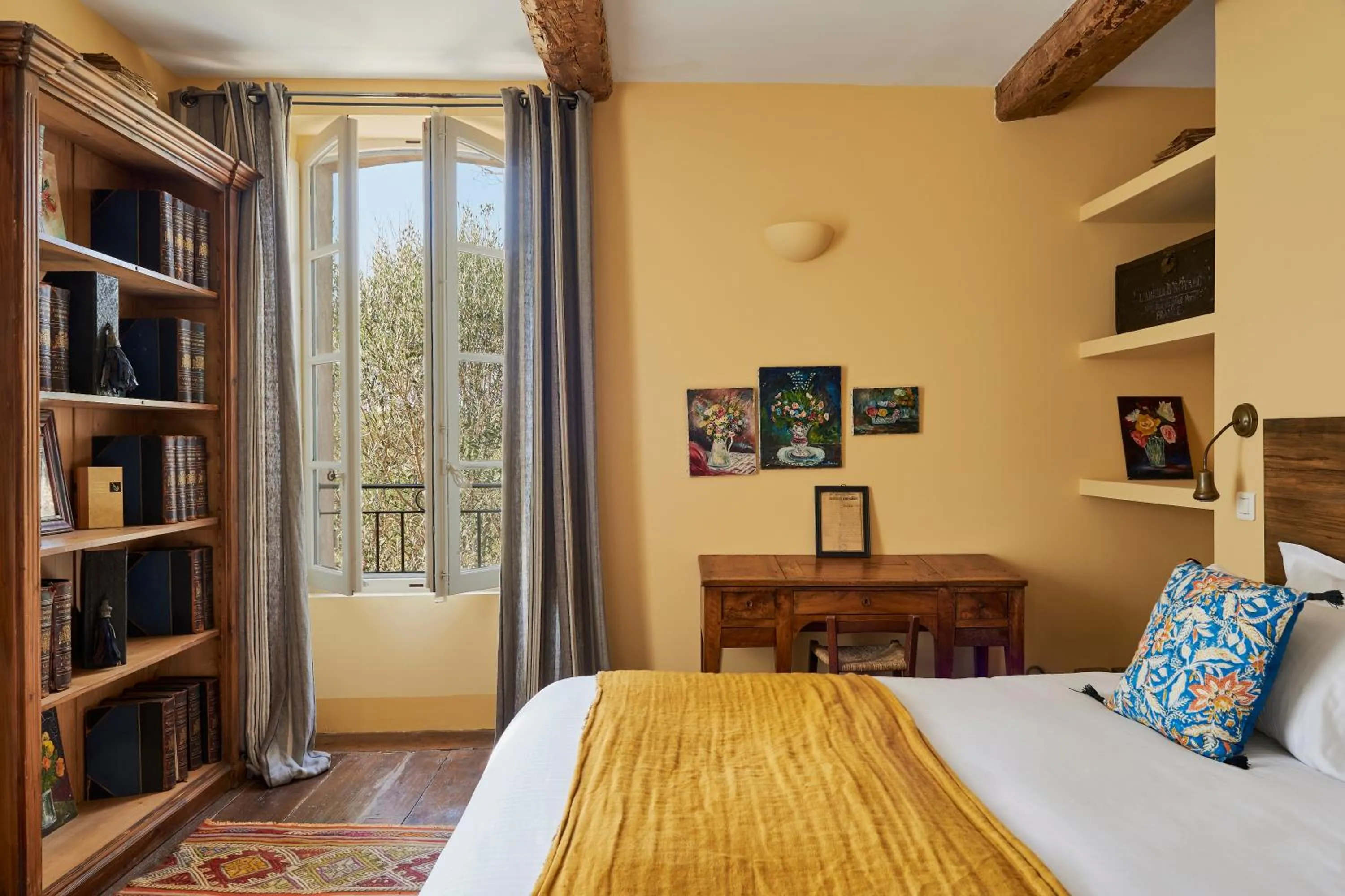 Bedroom, Bed in Château Saint Roux Le Luc-Le Cannet des Maures