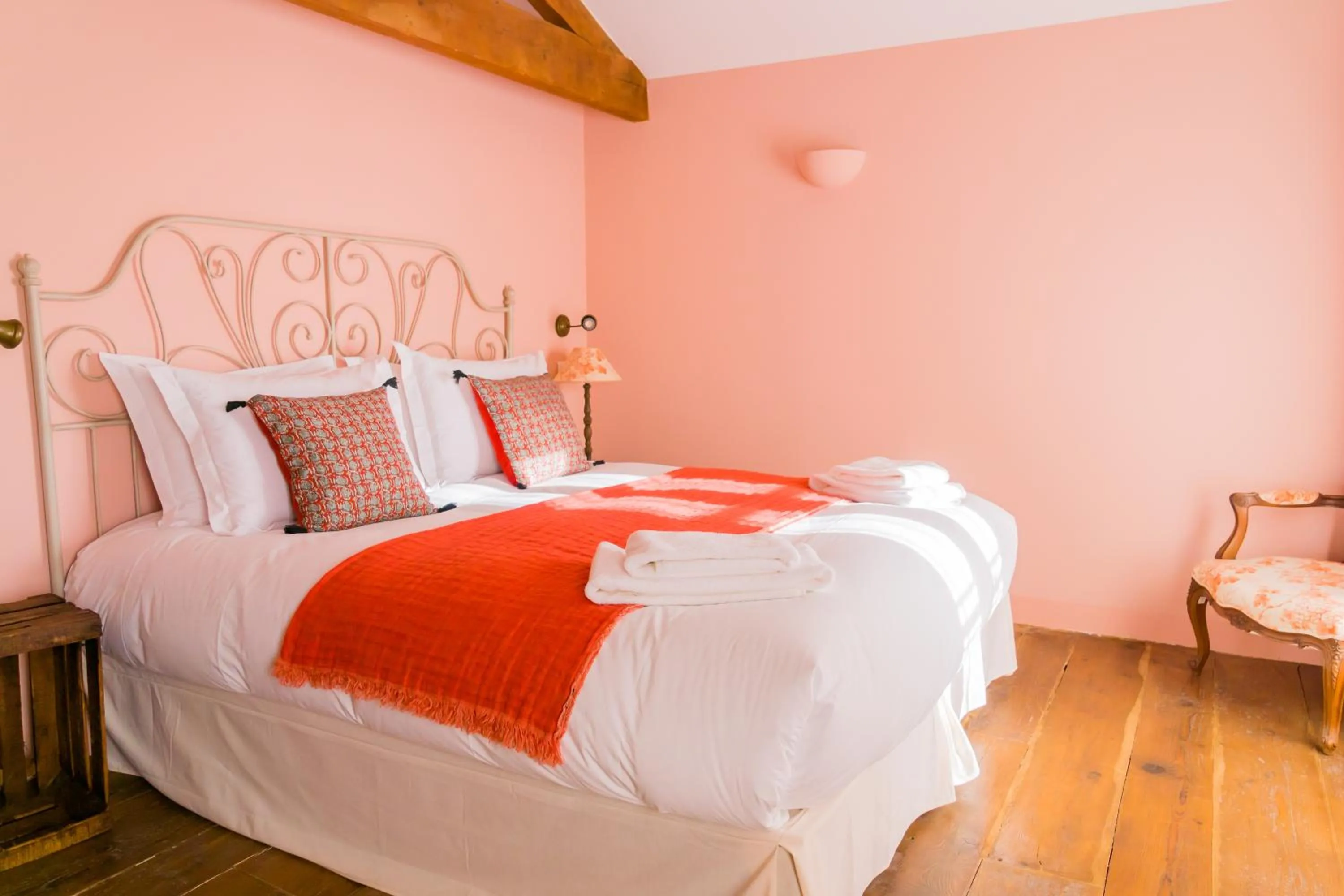 Bed in Château Saint Roux Le Luc-Le Cannet des Maures