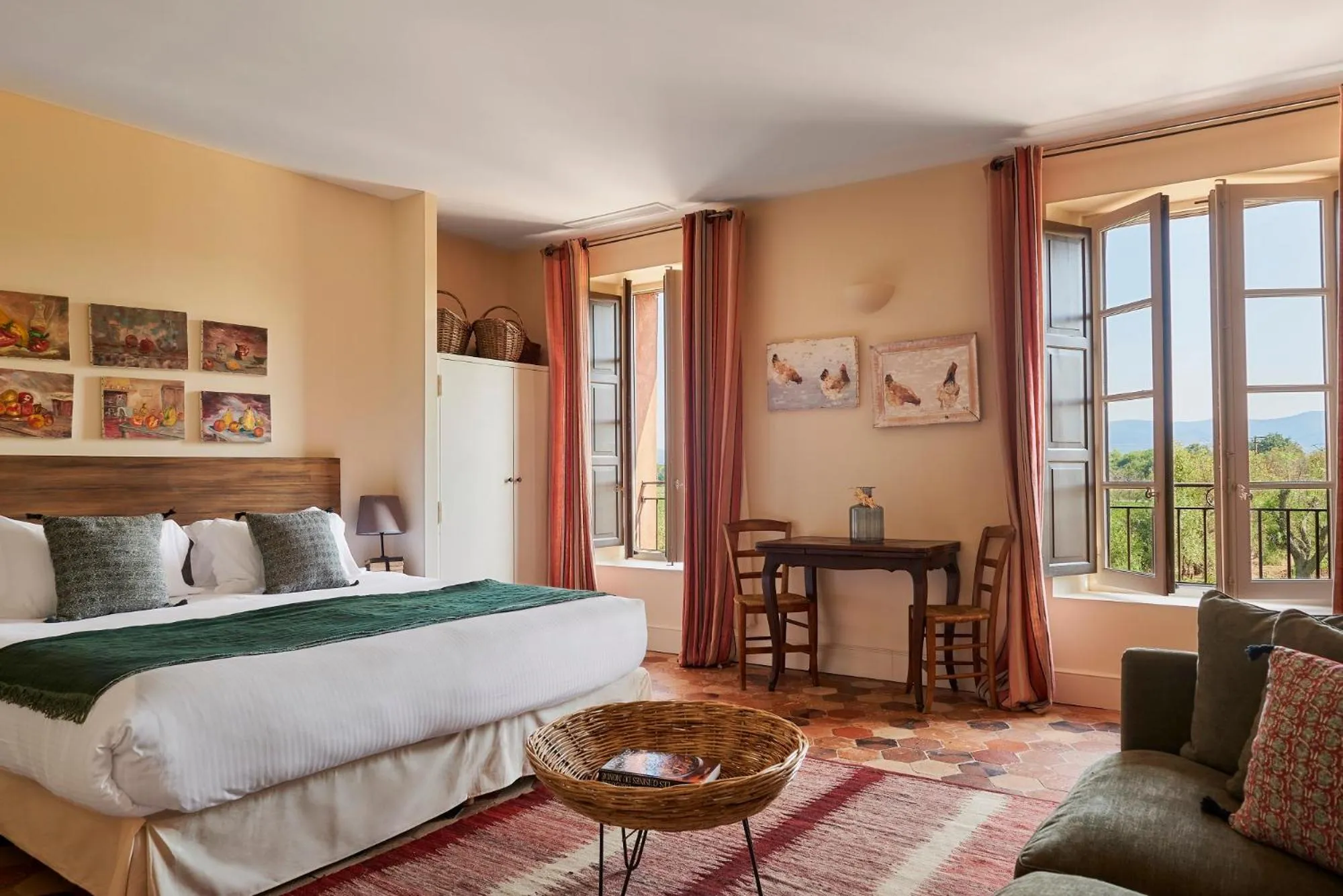 Bedroom, Bed in Château Saint Roux Le Luc-Le Cannet des Maures