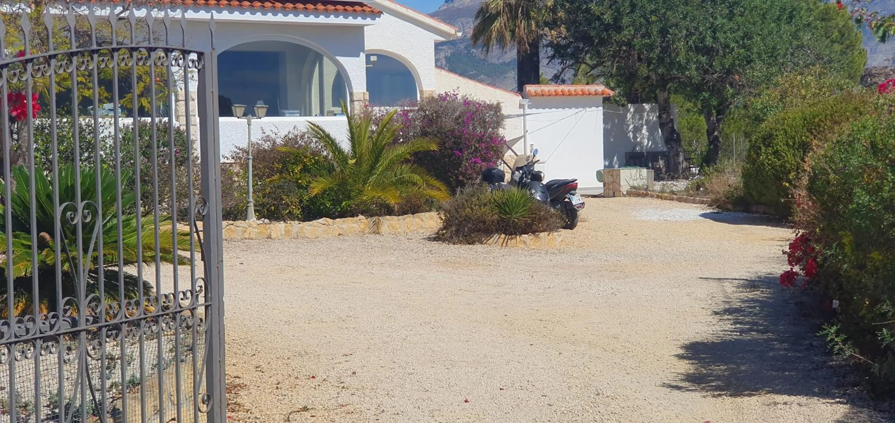 Parking in elparaiso-altea Apartment "Sylvia" ADULTS ONLY Bed & Borrel