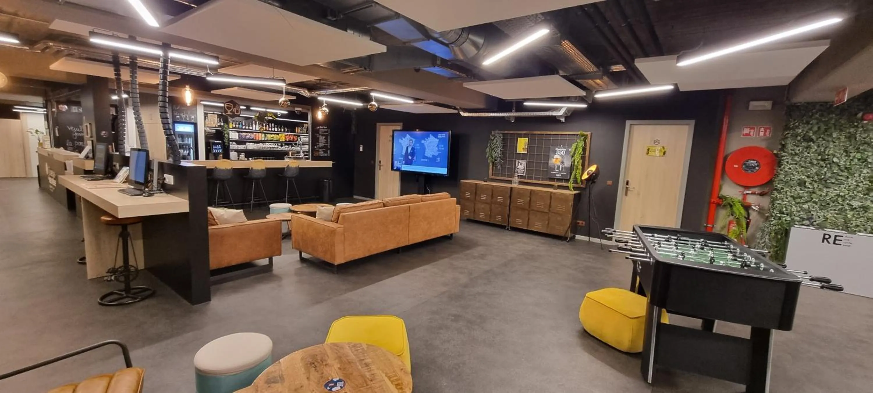 Lounge or bar in Auberge Jeunesse Charleroi Youth Hostel