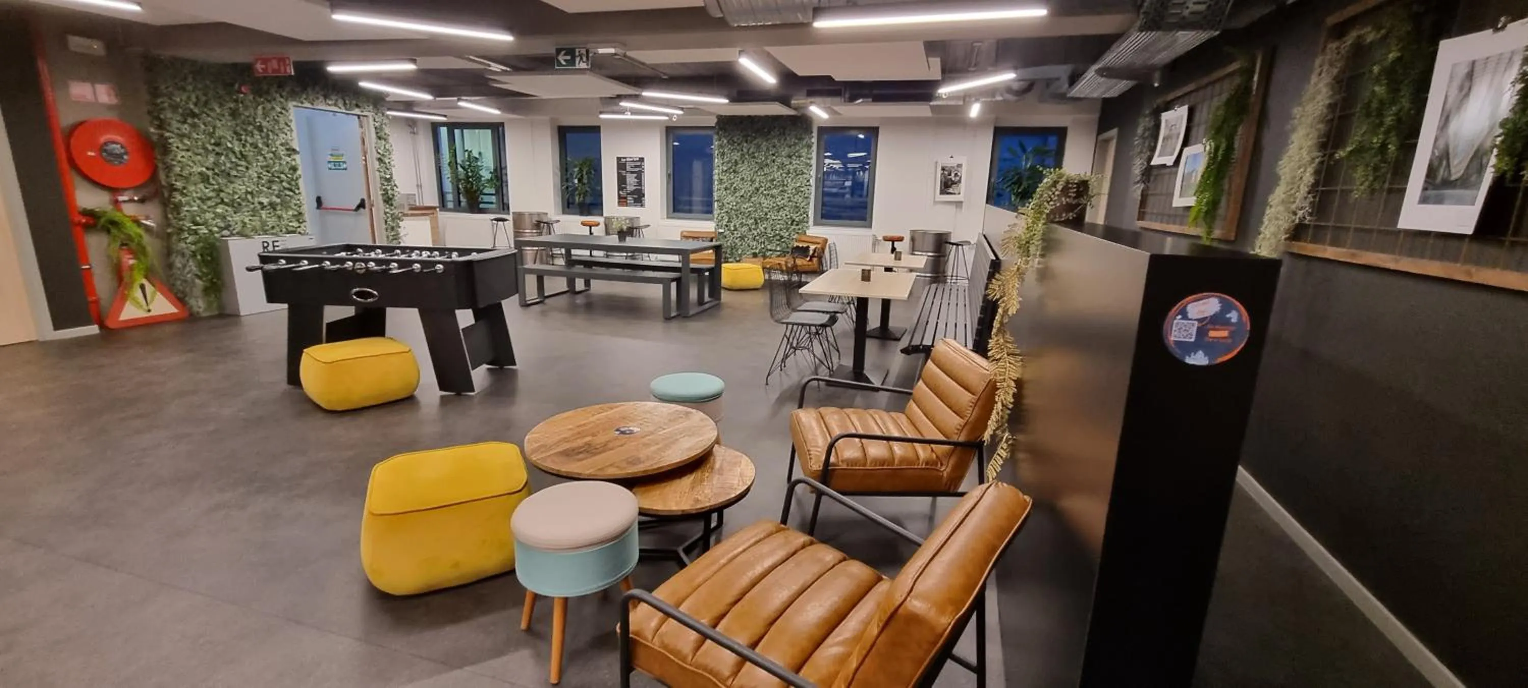 Lounge or bar in Auberge Jeunesse Charleroi Youth Hostel