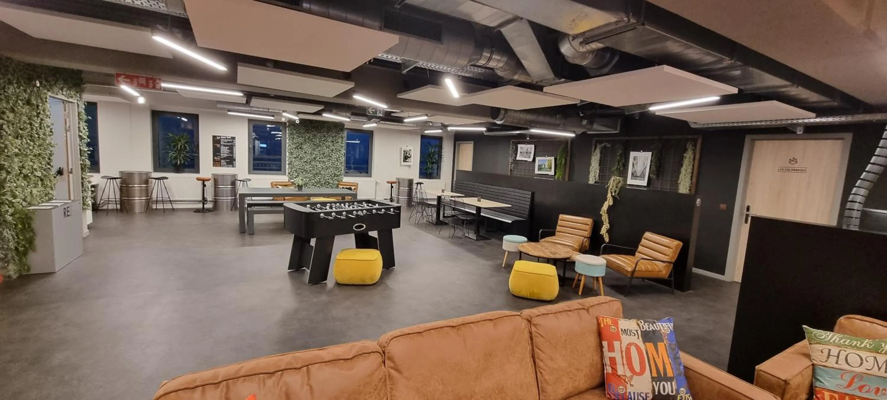 Lounge or bar in Auberge Jeunesse Charleroi Youth Hostel