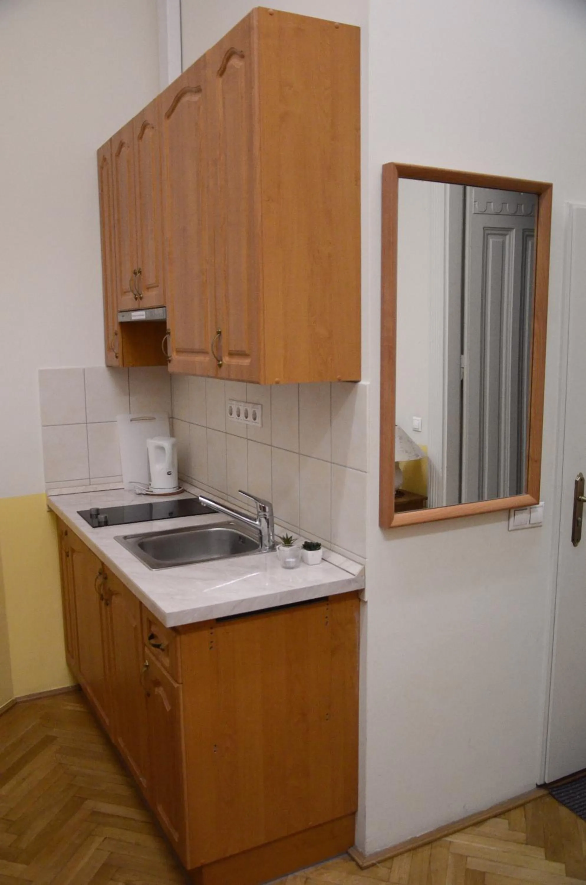 Guest Rest Studio Apartments