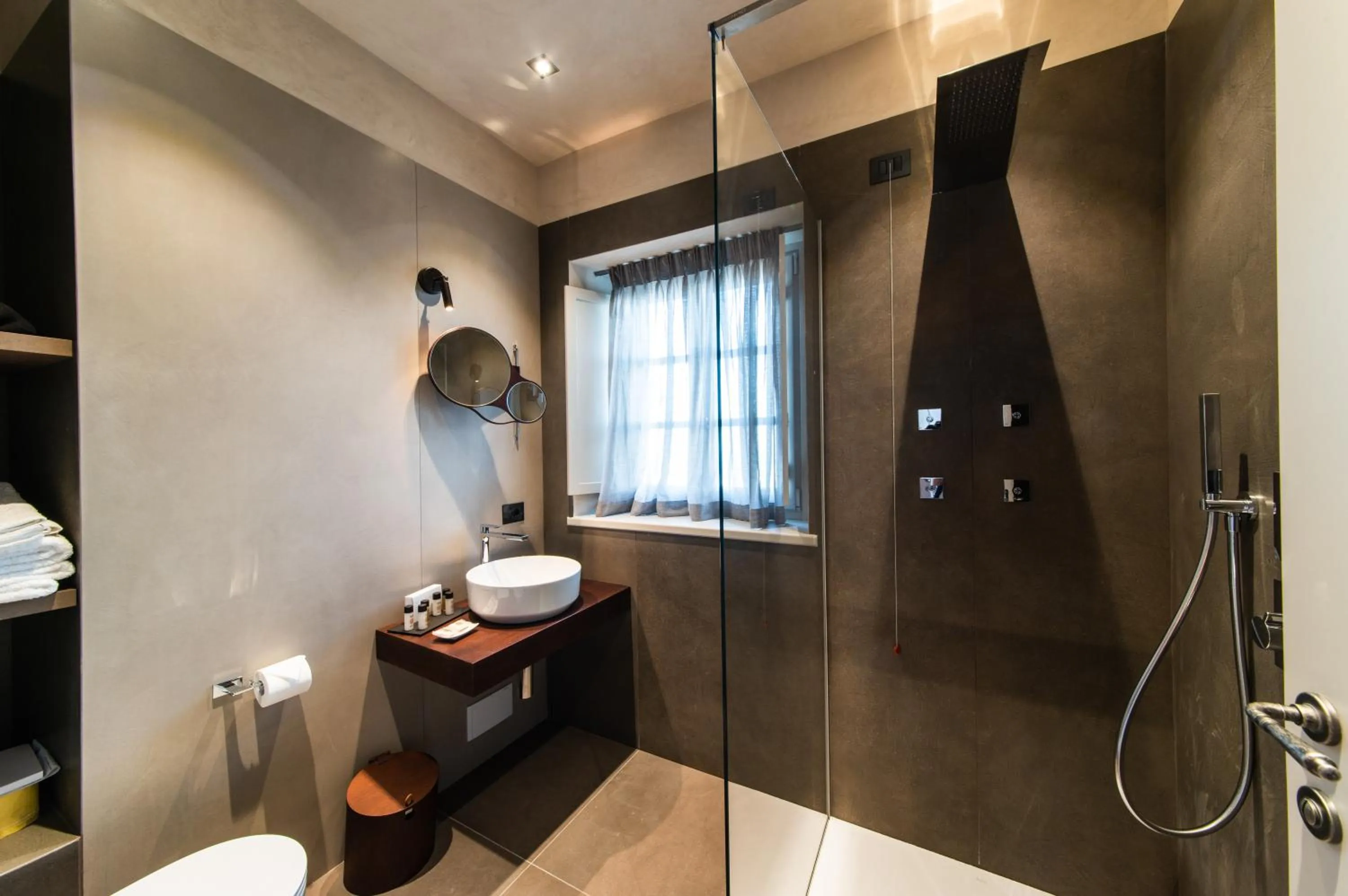 Bathroom in Relais San Vigilio al Castello