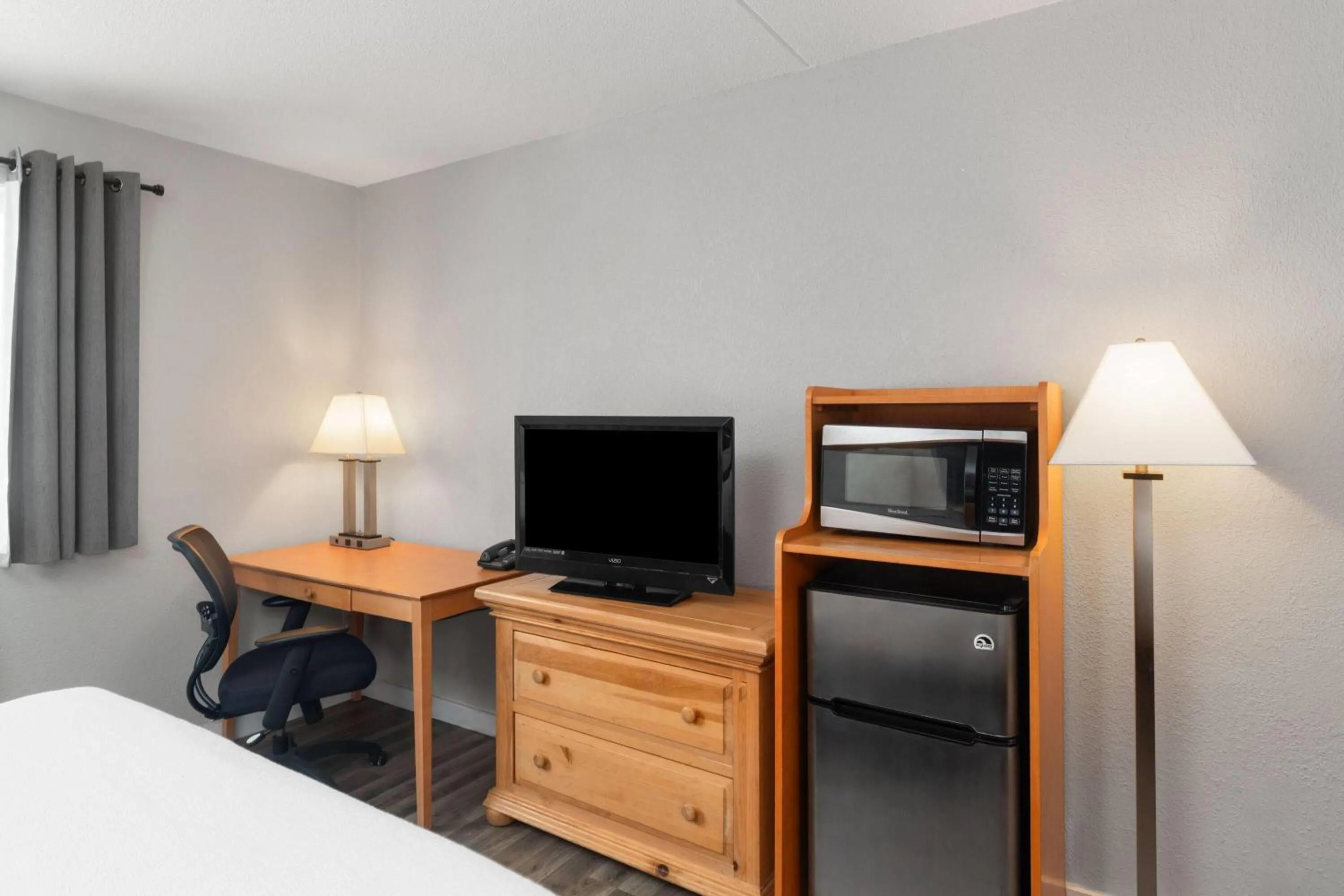 Photo of the whole room, Bed in Sauk River Inn & Suites, a Travelodge by Wyndham