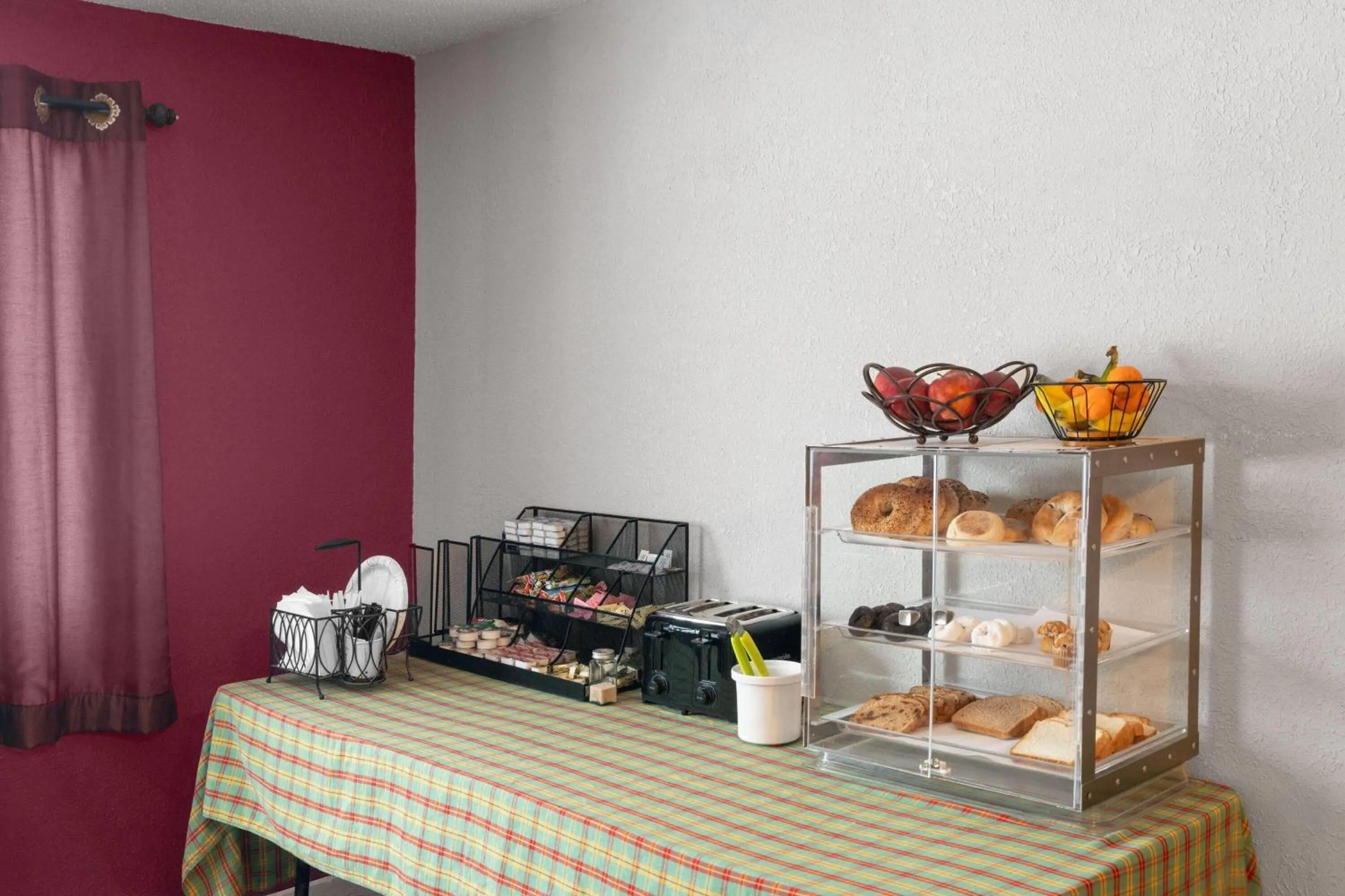 Breakfast in Sauk River Inn & Suites, a Travelodge by Wyndham