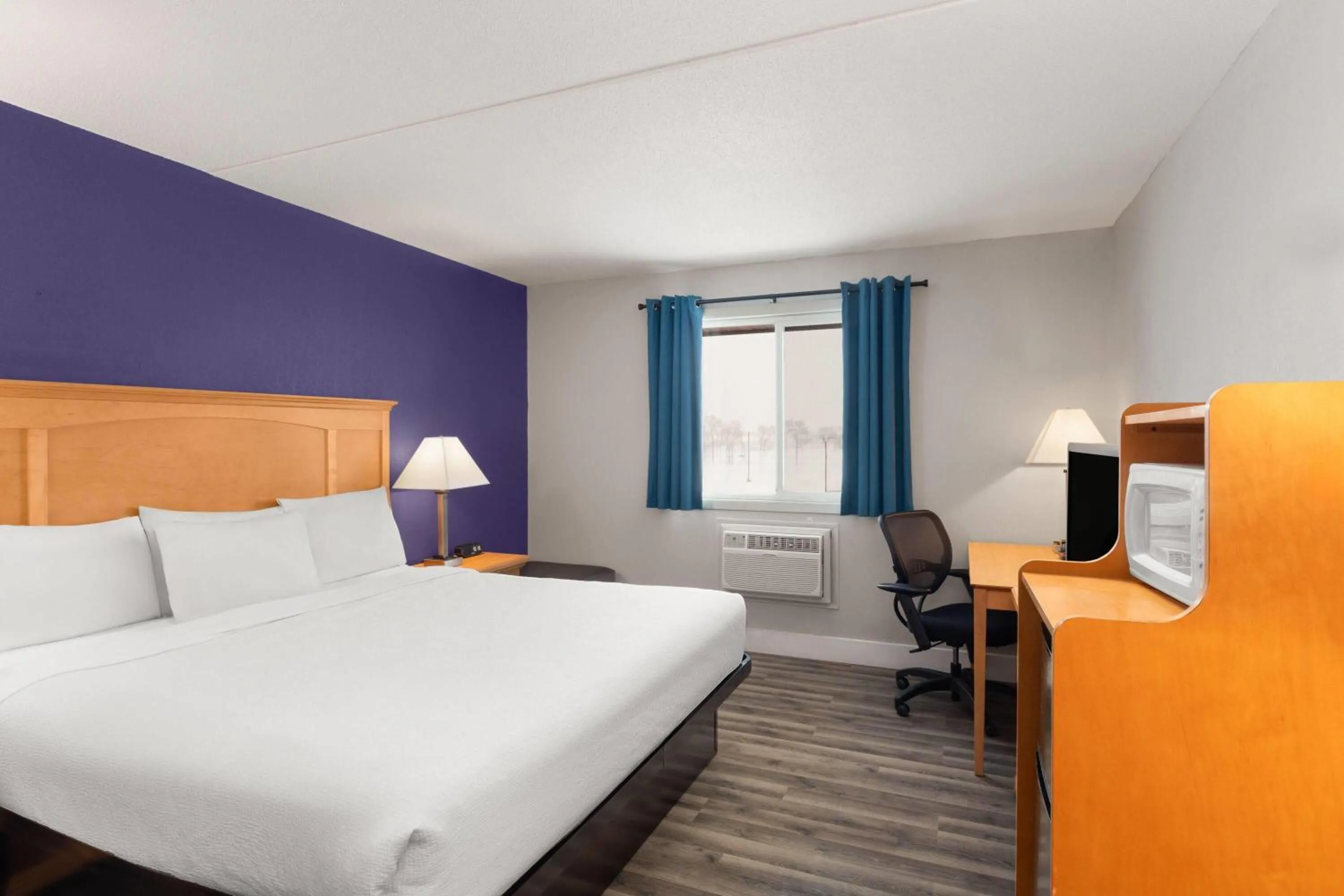 Photo of the whole room, Bed in Sauk River Inn & Suites, a Travelodge by Wyndham