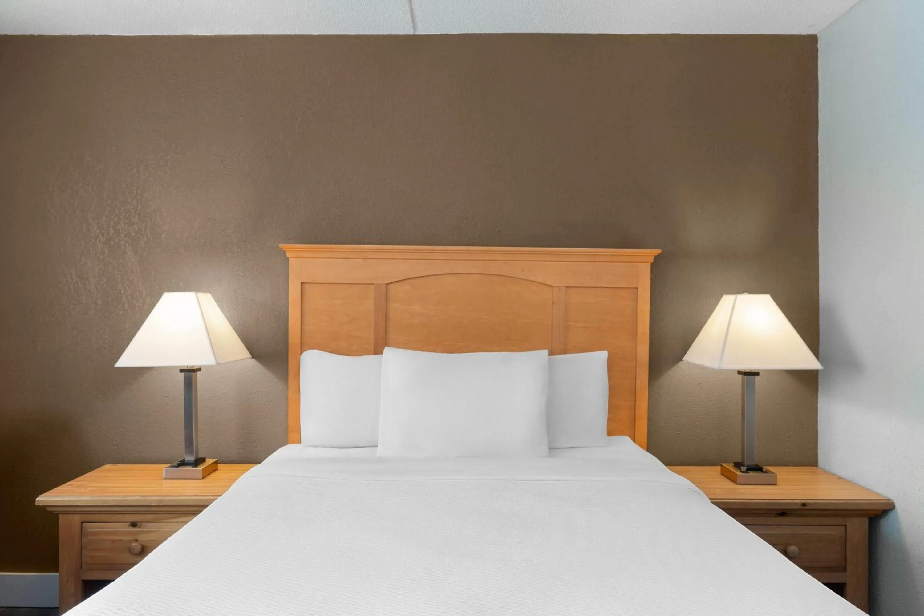 Photo of the whole room, Bed in Sauk River Inn & Suites, a Travelodge by Wyndham