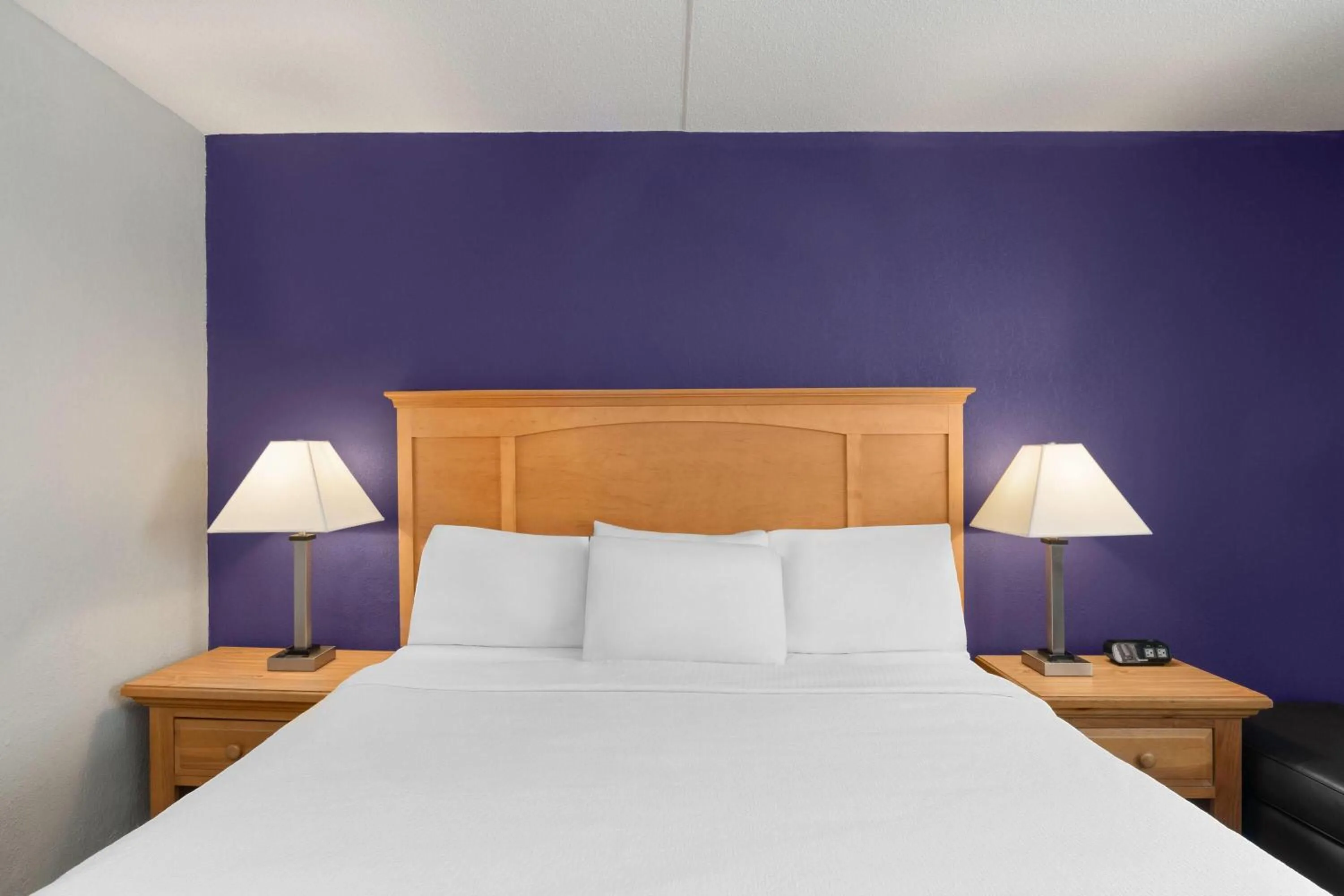 Photo of the whole room, Bed in Sauk River Inn & Suites, a Travelodge by Wyndham