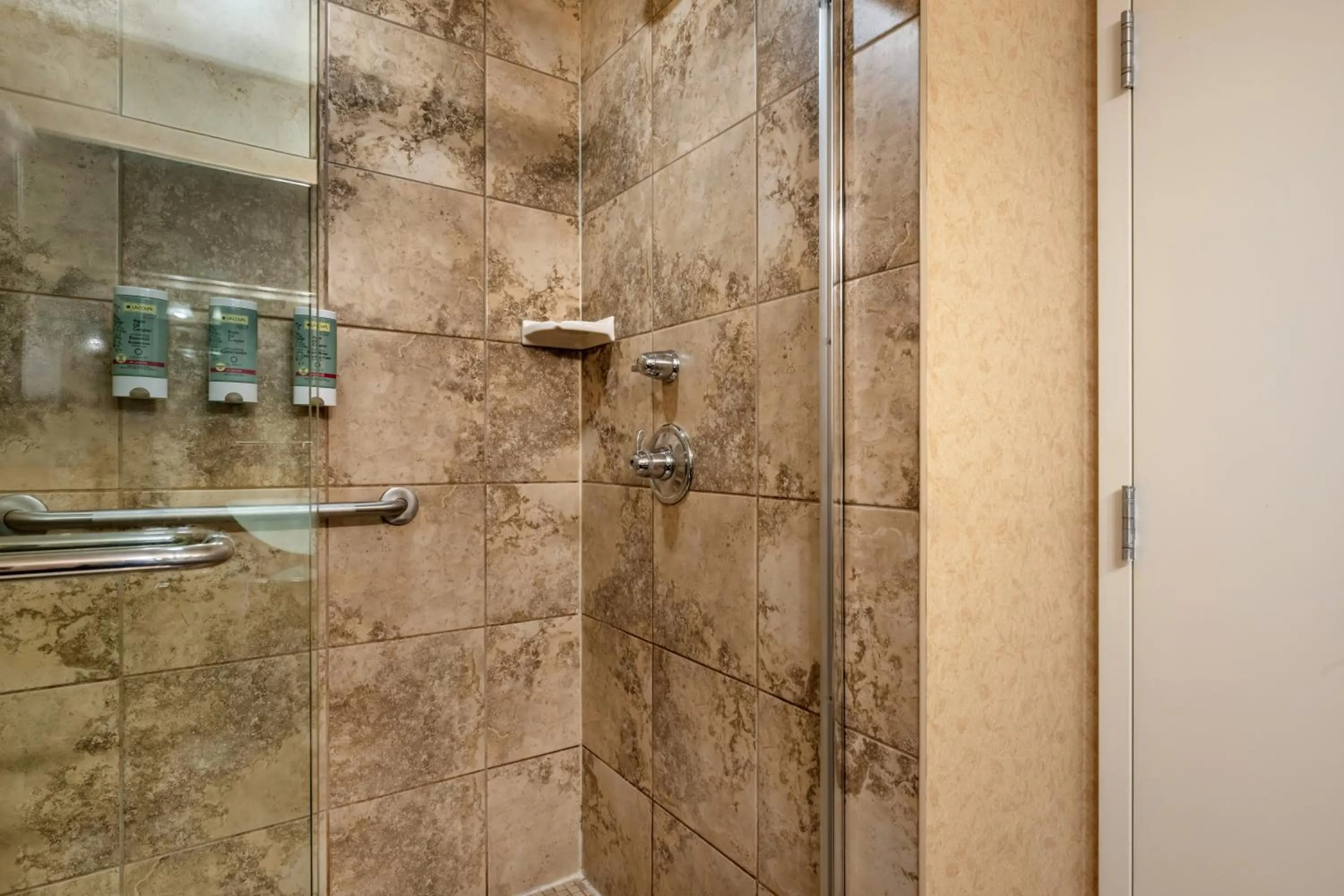 Shower in Best Western Sicamous Inn