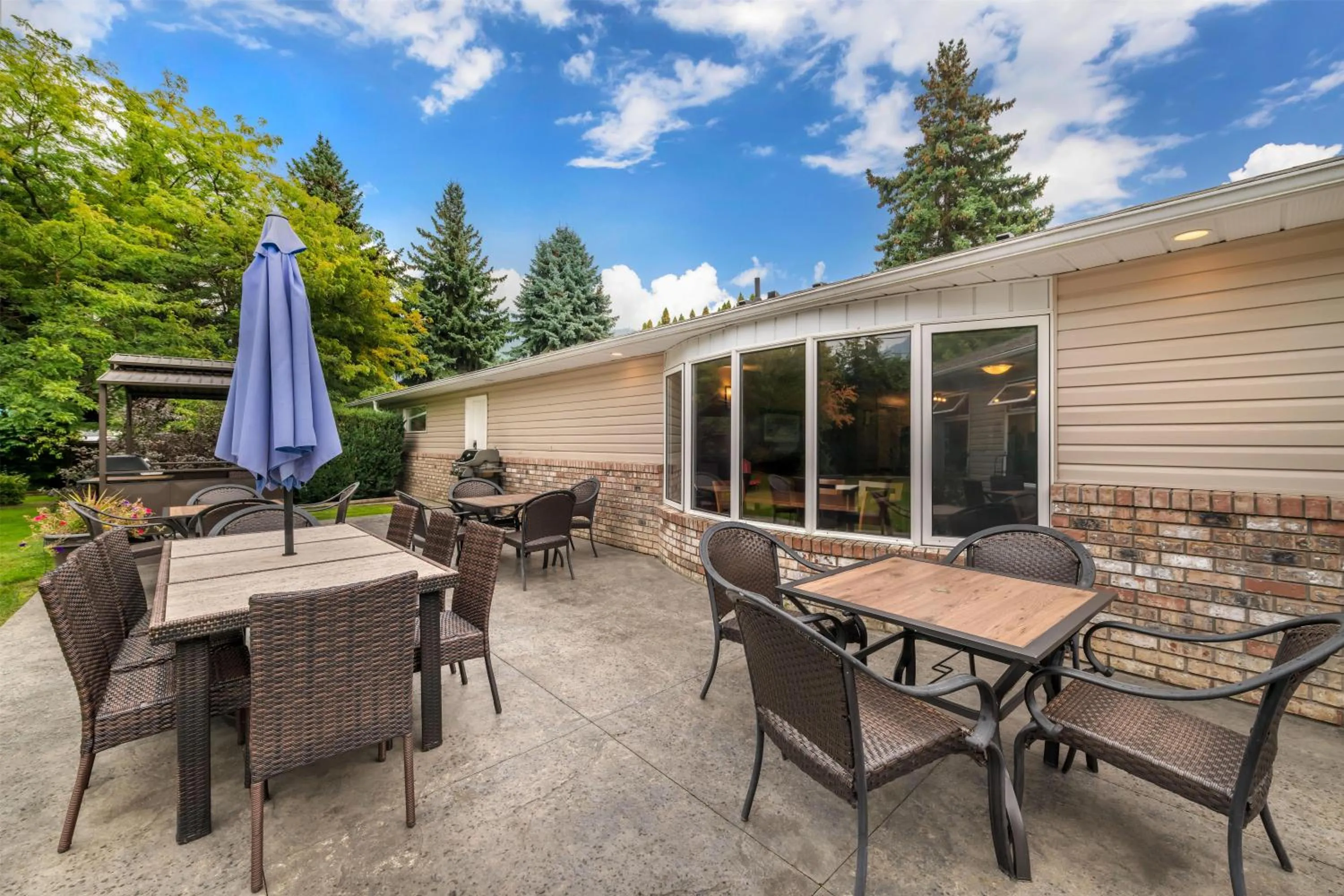 Property building in Best Western Sicamous Inn