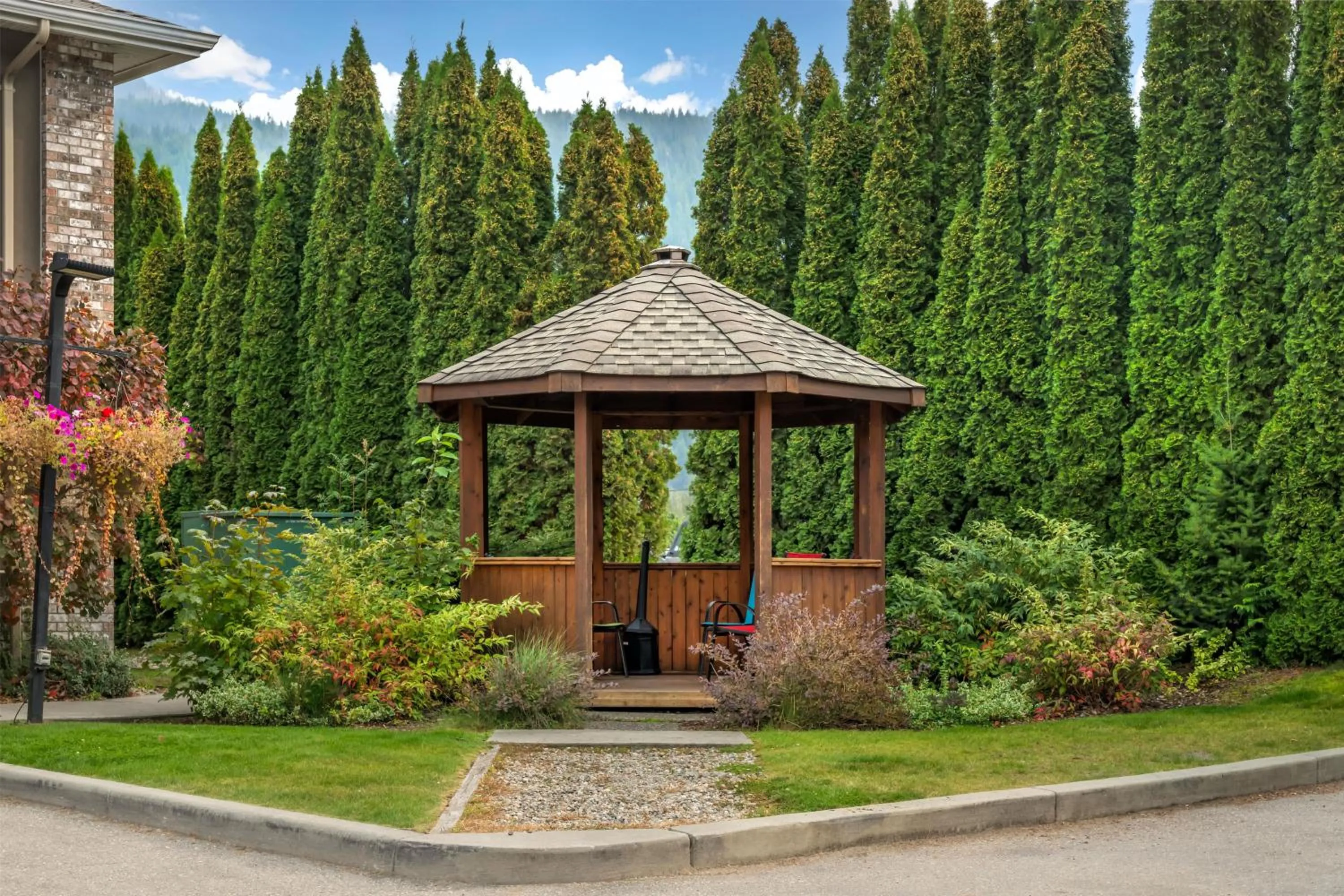 Property building in Best Western Sicamous Inn