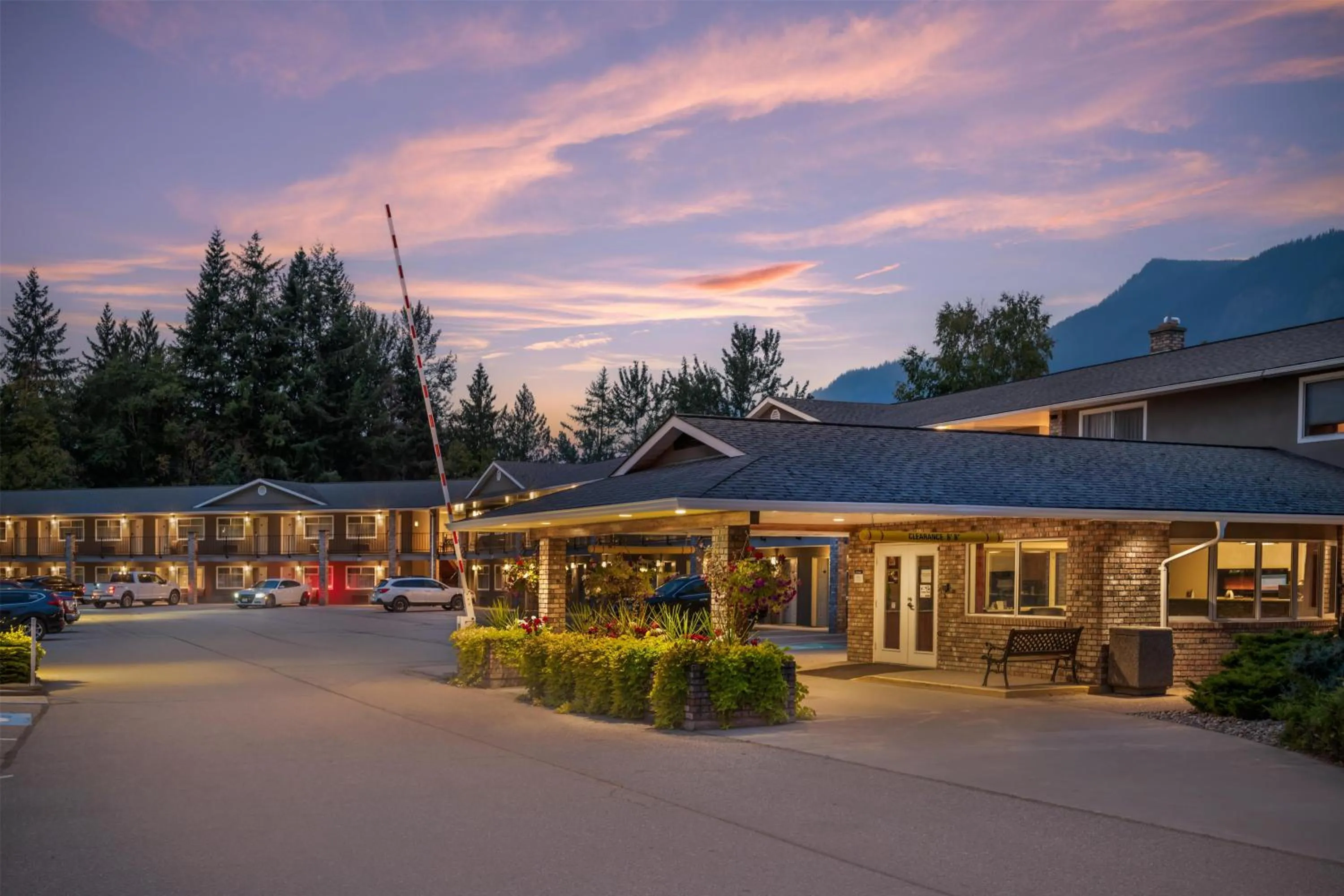 Property building in Best Western Sicamous Inn