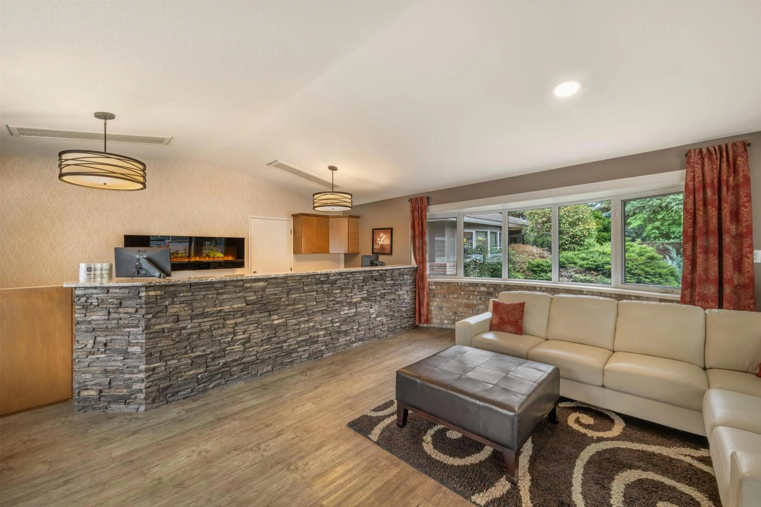 Lobby or reception in Best Western Sicamous Inn