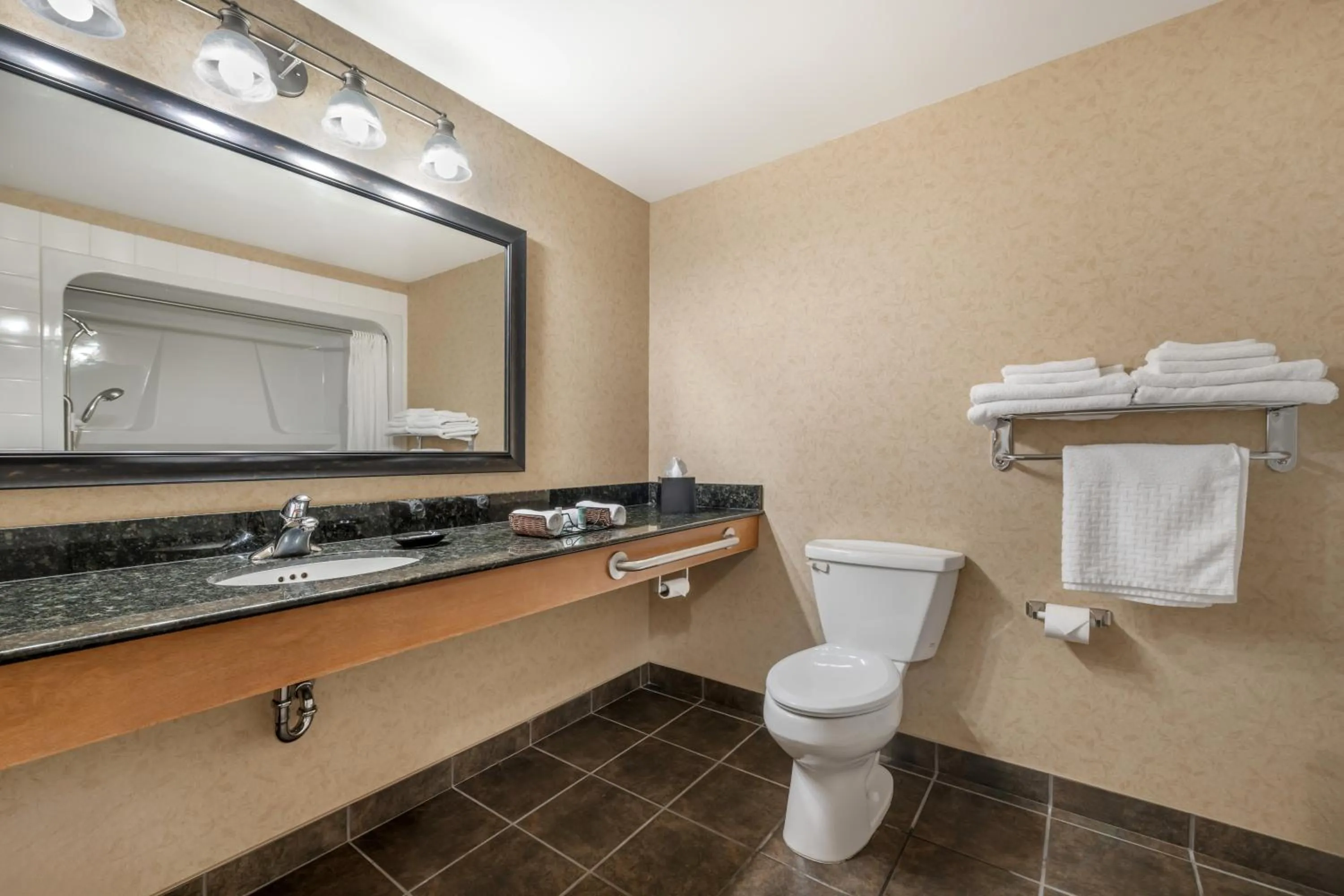Bathroom in Best Western Sicamous Inn