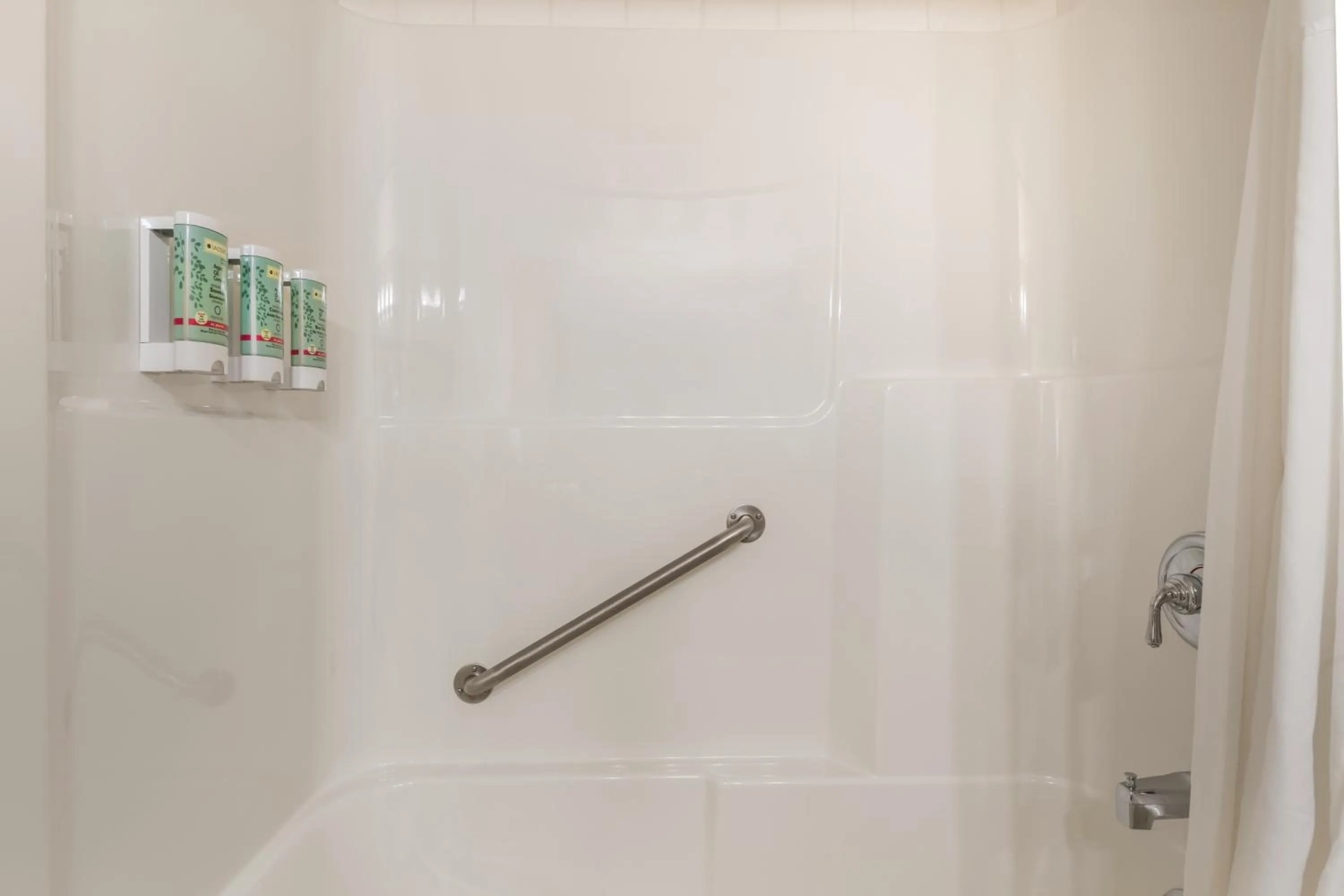 Shower in Best Western Sicamous Inn