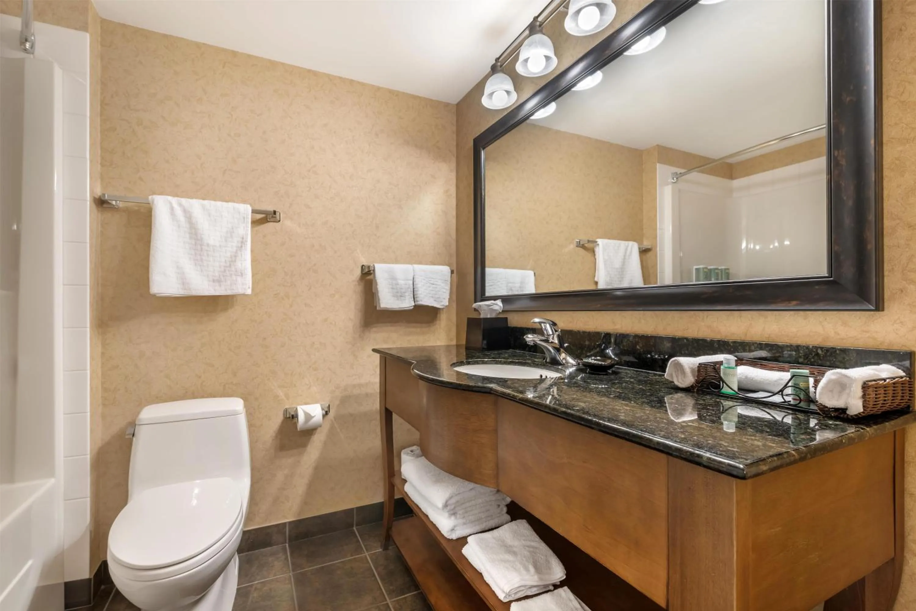 Bathroom in Best Western Sicamous Inn