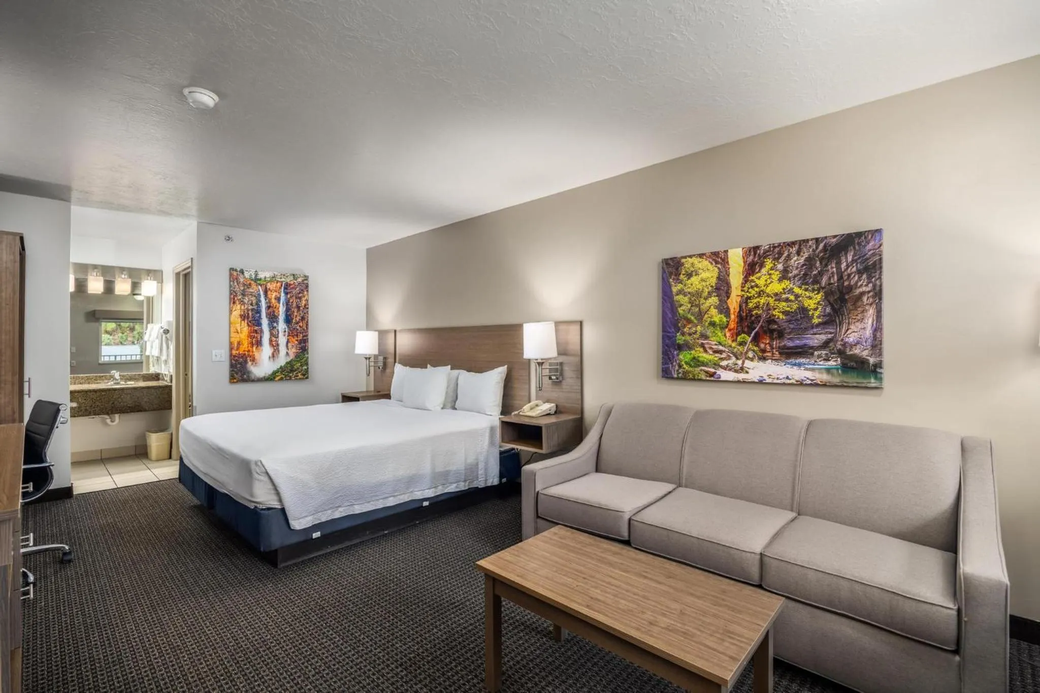 Bedroom, Bed in St. George Inn and Suites