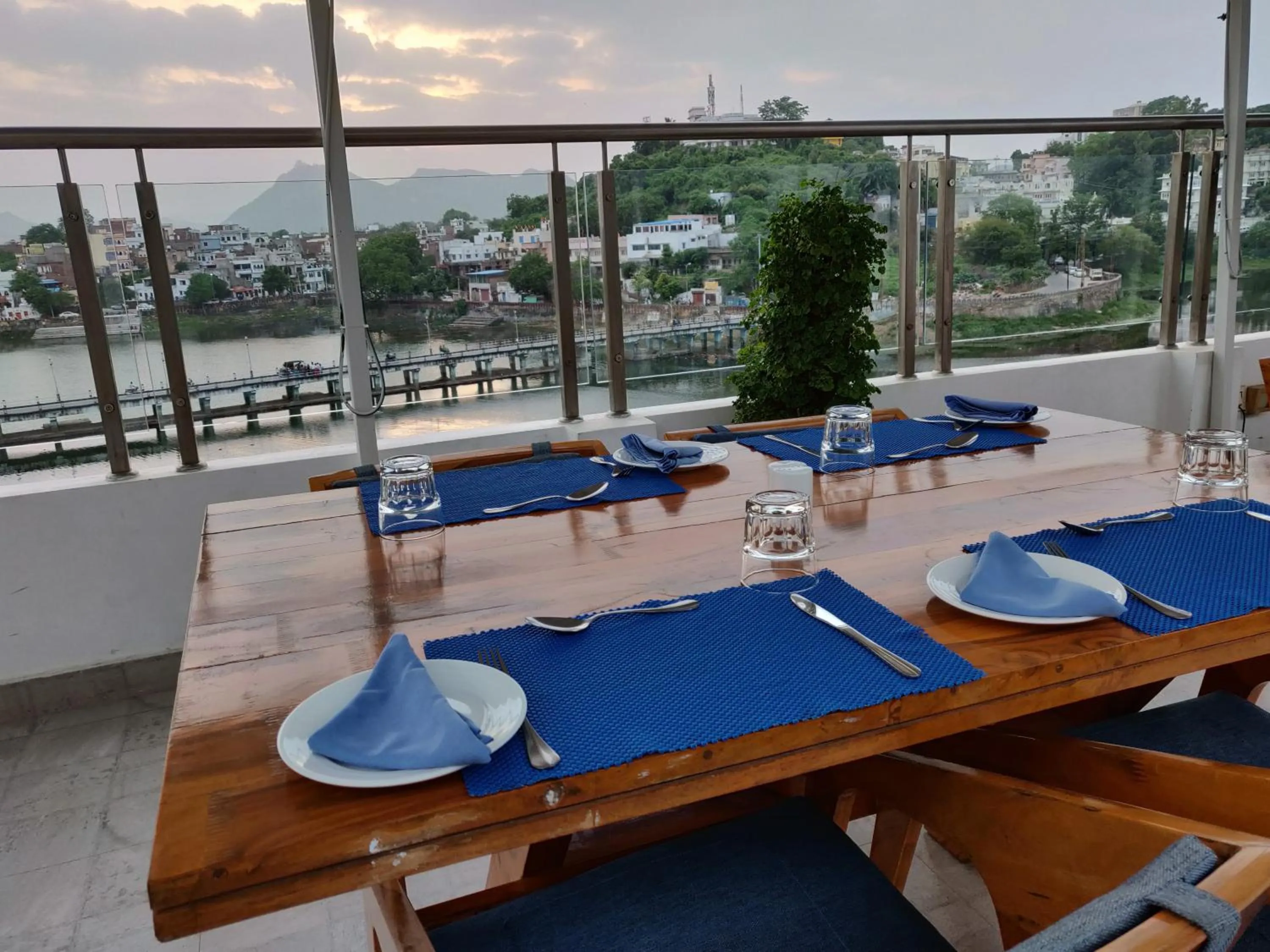 Restaurant/places to eat in Rajdarshan - A Lake View Hotel in Udaipur