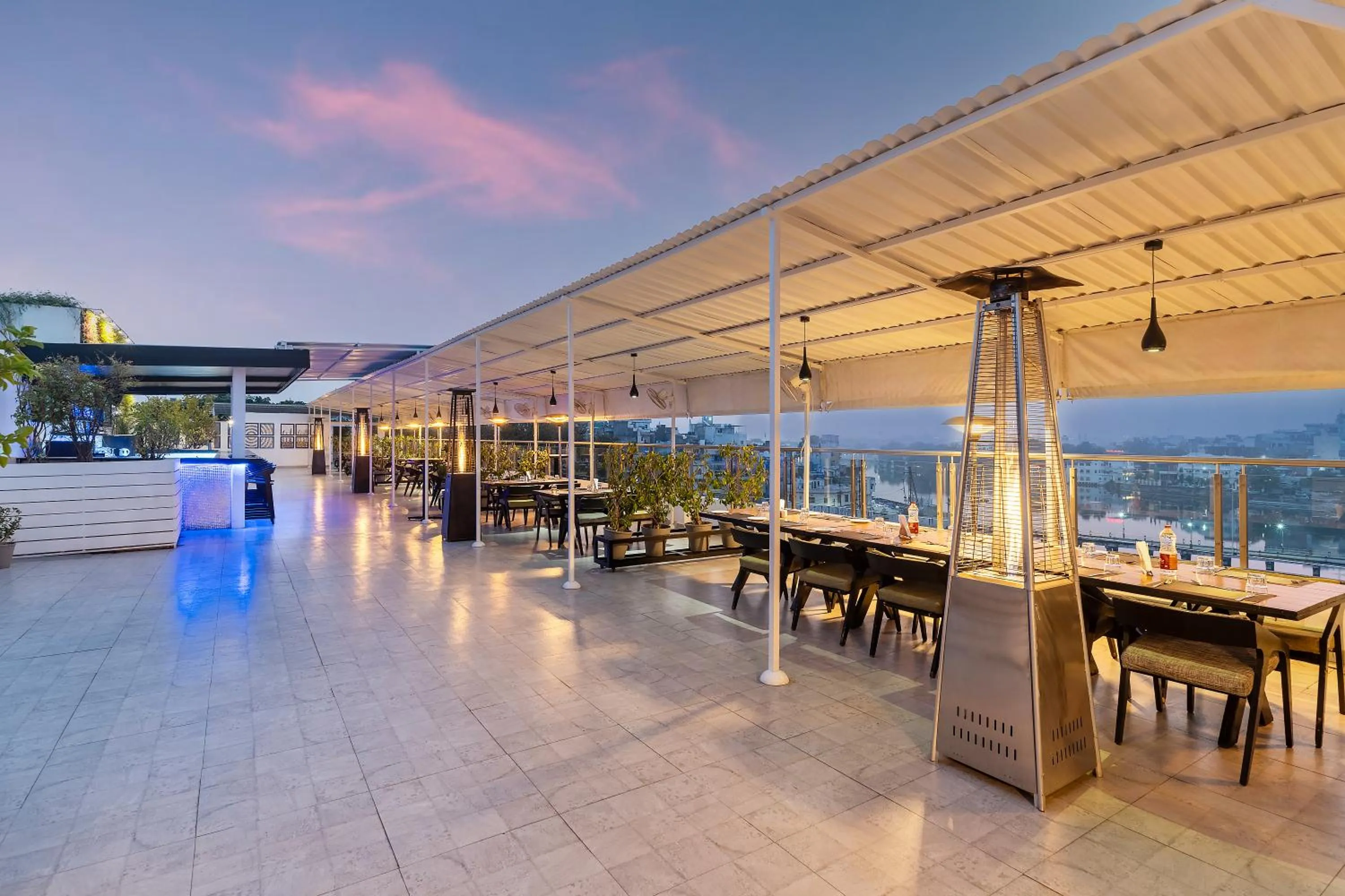 Restaurant/places to eat in Rajdarshan - A Lake View Hotel in Udaipur