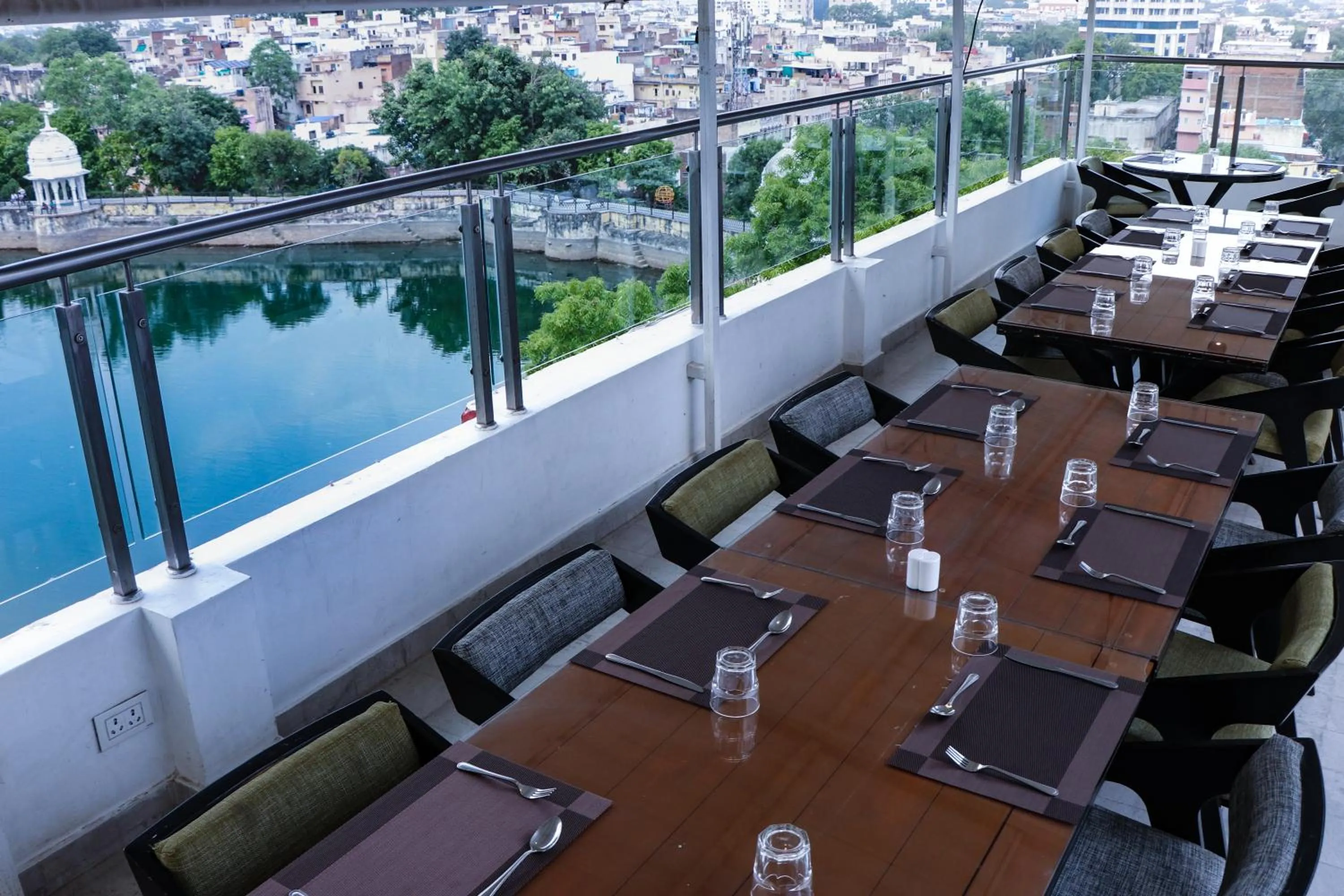 Restaurant/places to eat in Rajdarshan - A Lake View Hotel in Udaipur