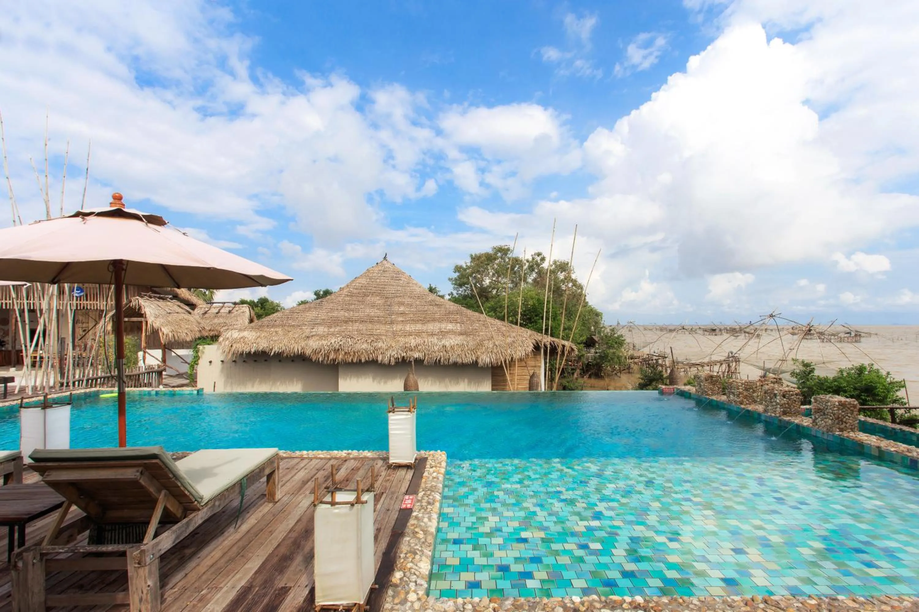 Swimming pool in Sripakpra Boutique Resort Phatthalung