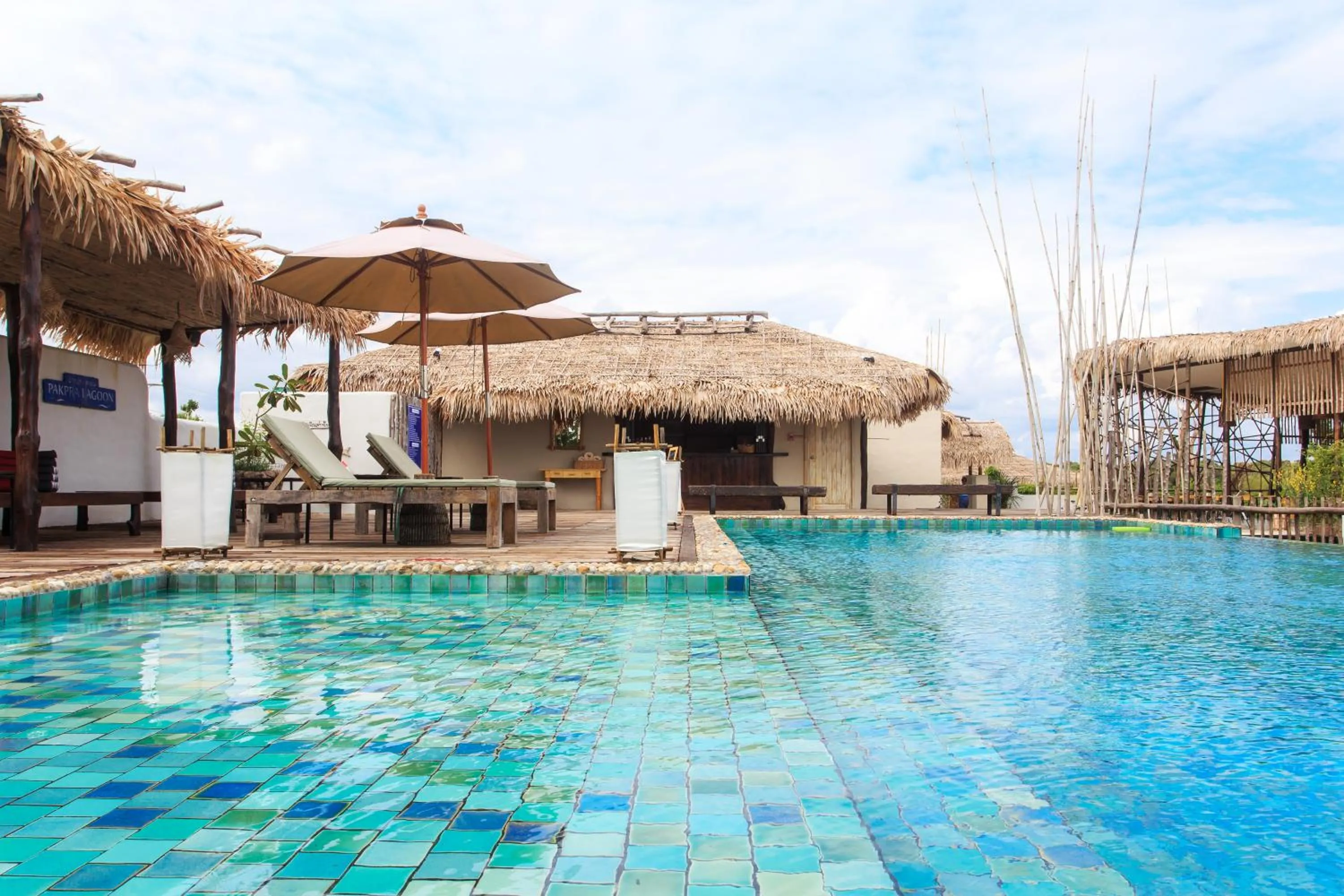 Swimming pool in Sripakpra Boutique Resort Phatthalung