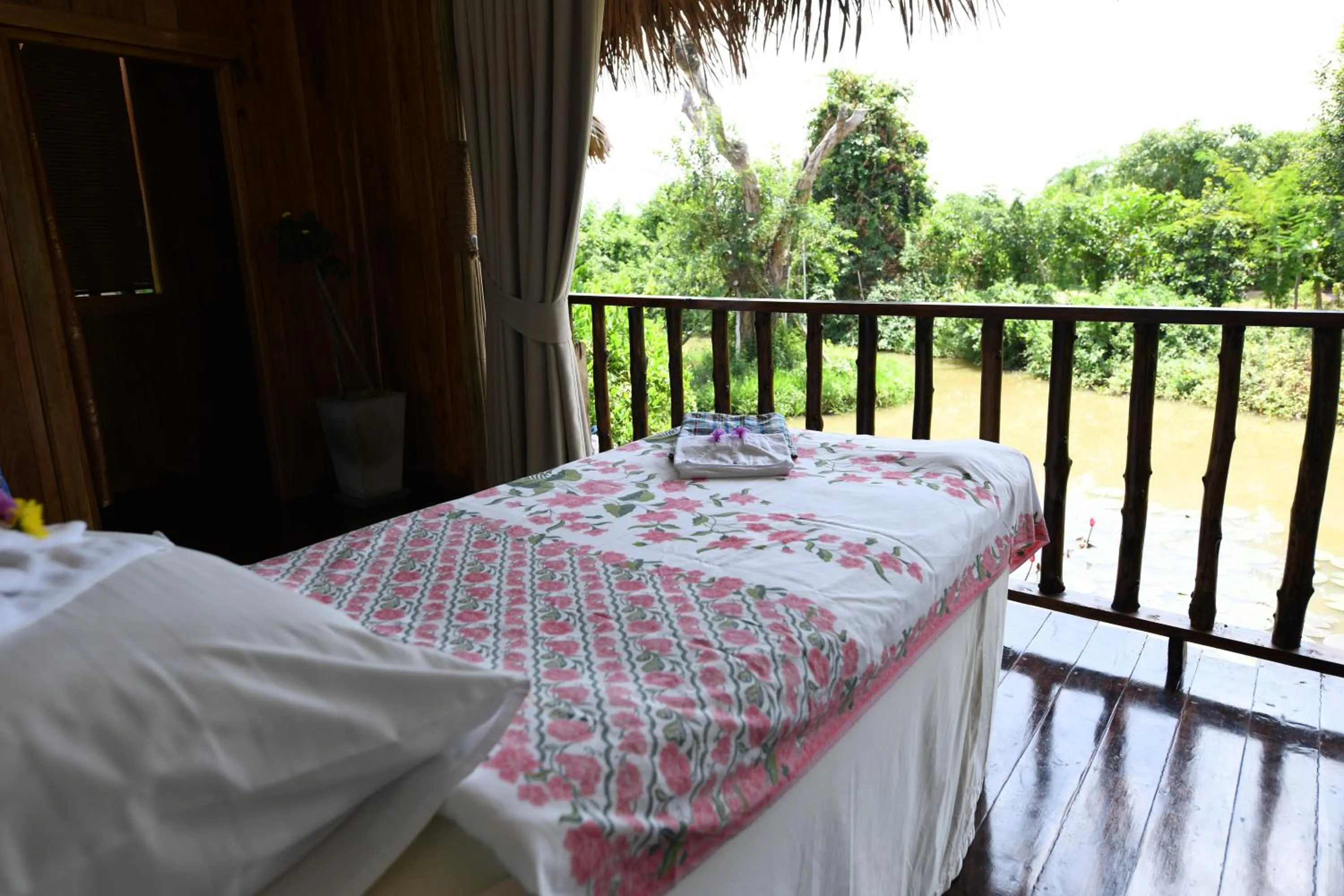 Massage, Bed in Sripakpra Boutique Resort Phatthalung