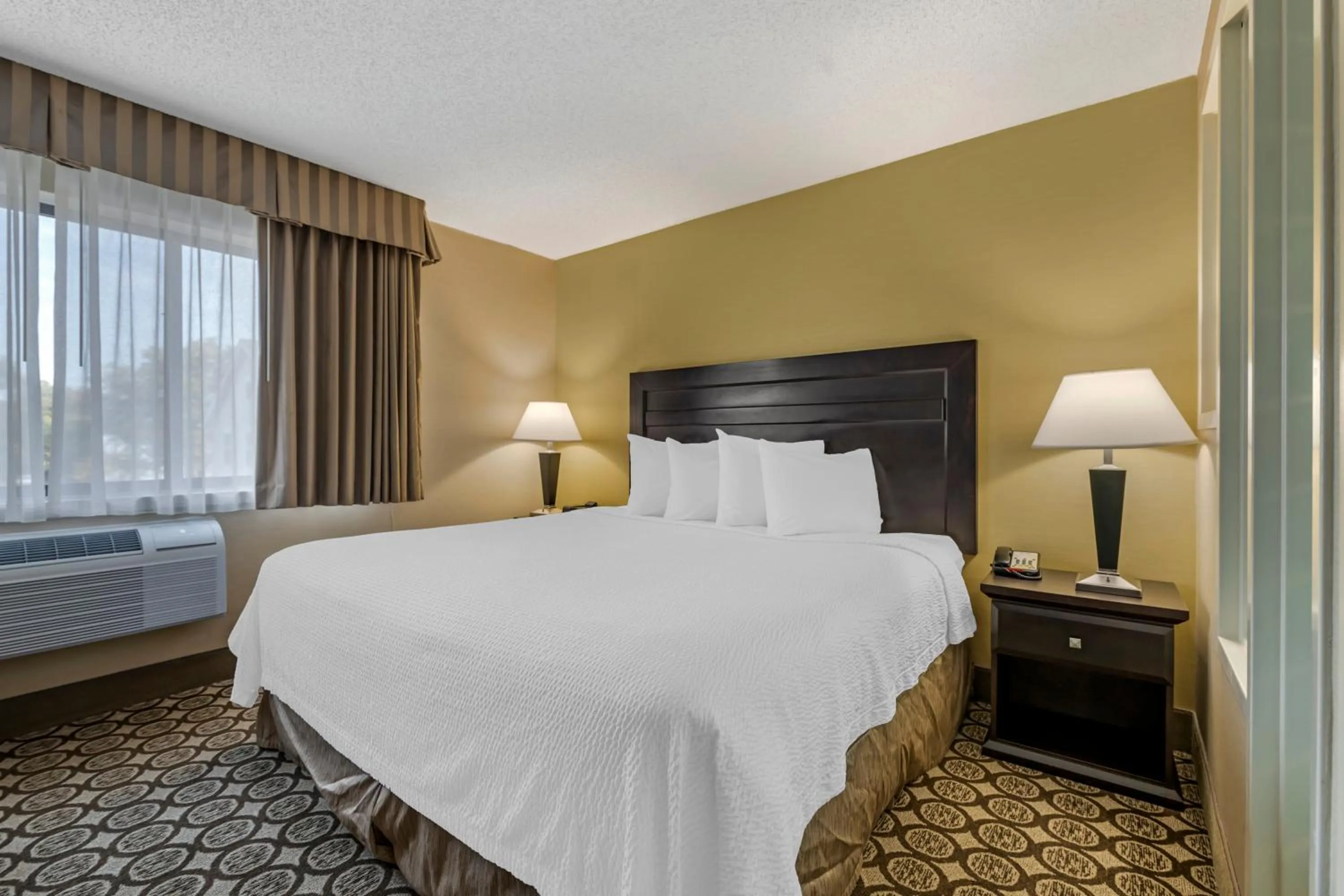 Bed in Best Western Plus InnTowner Madison