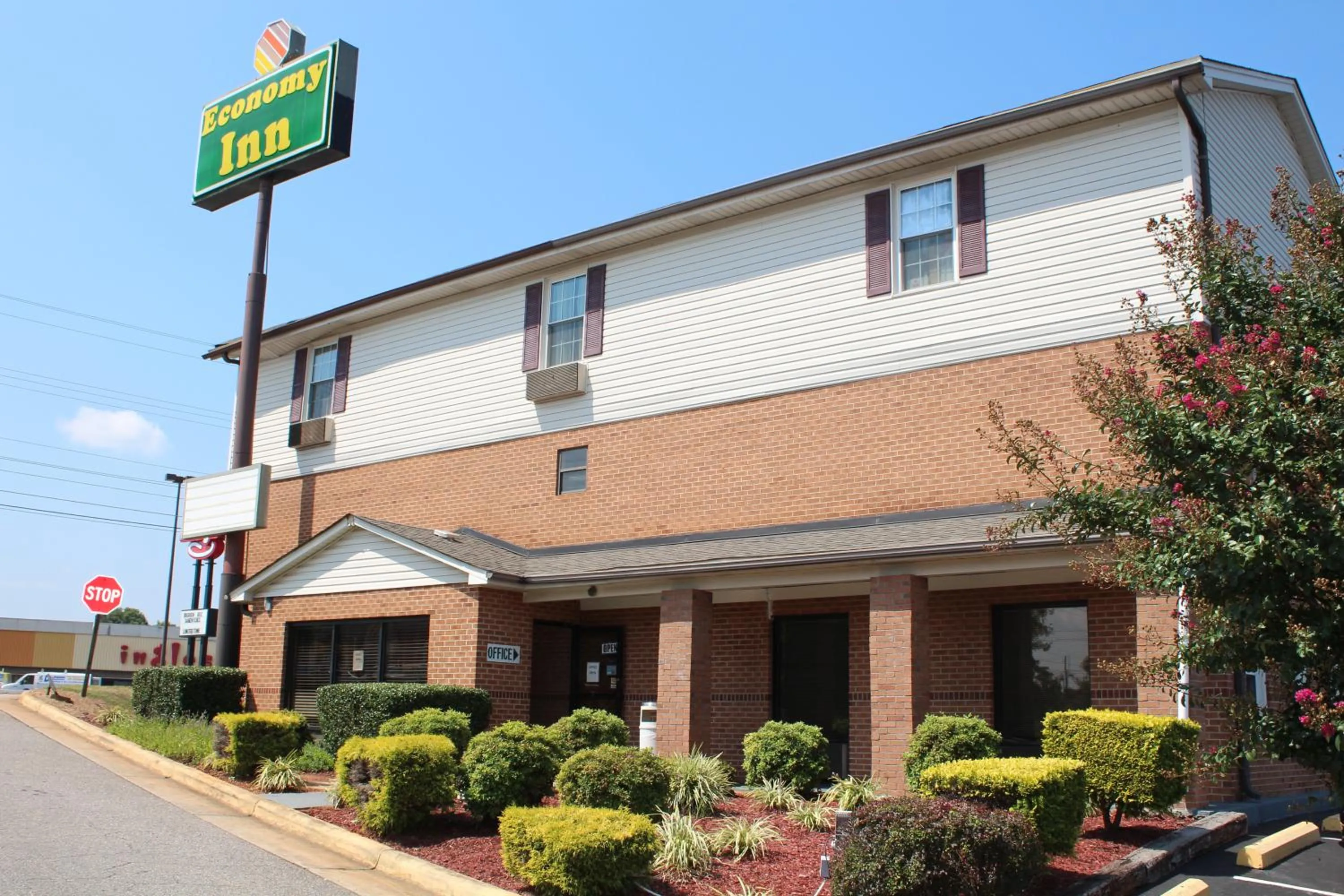 Property building in Economy Inn - Statesville