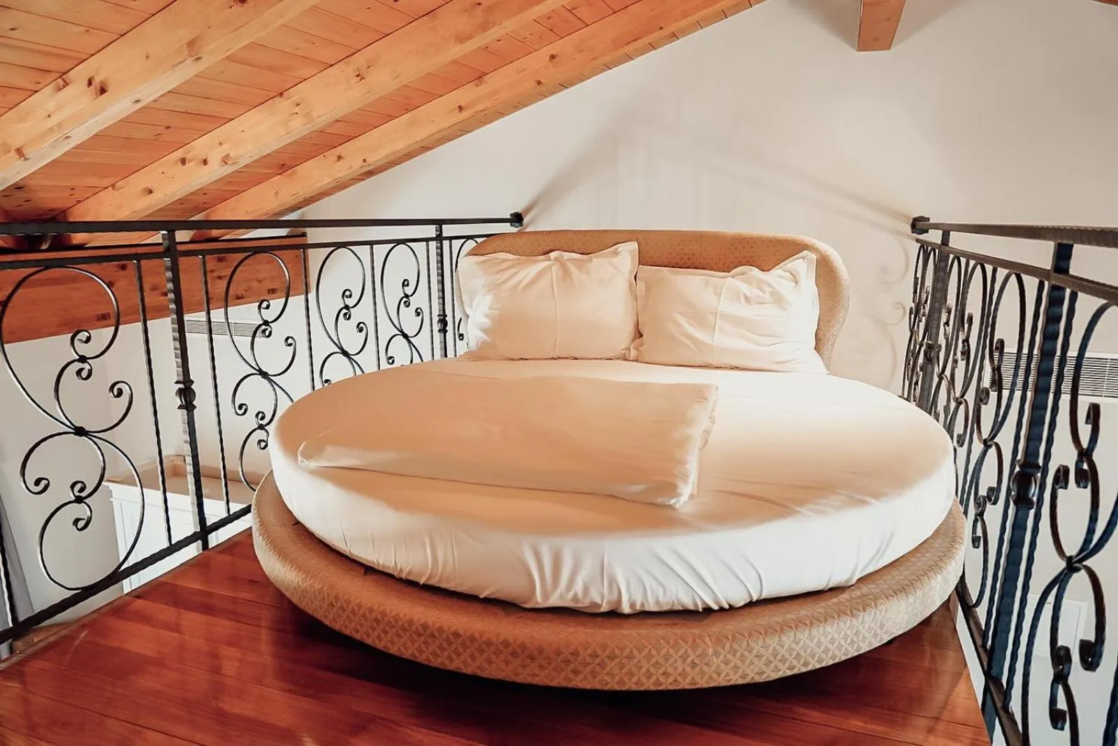 Bed in Wine Residence Cattunar