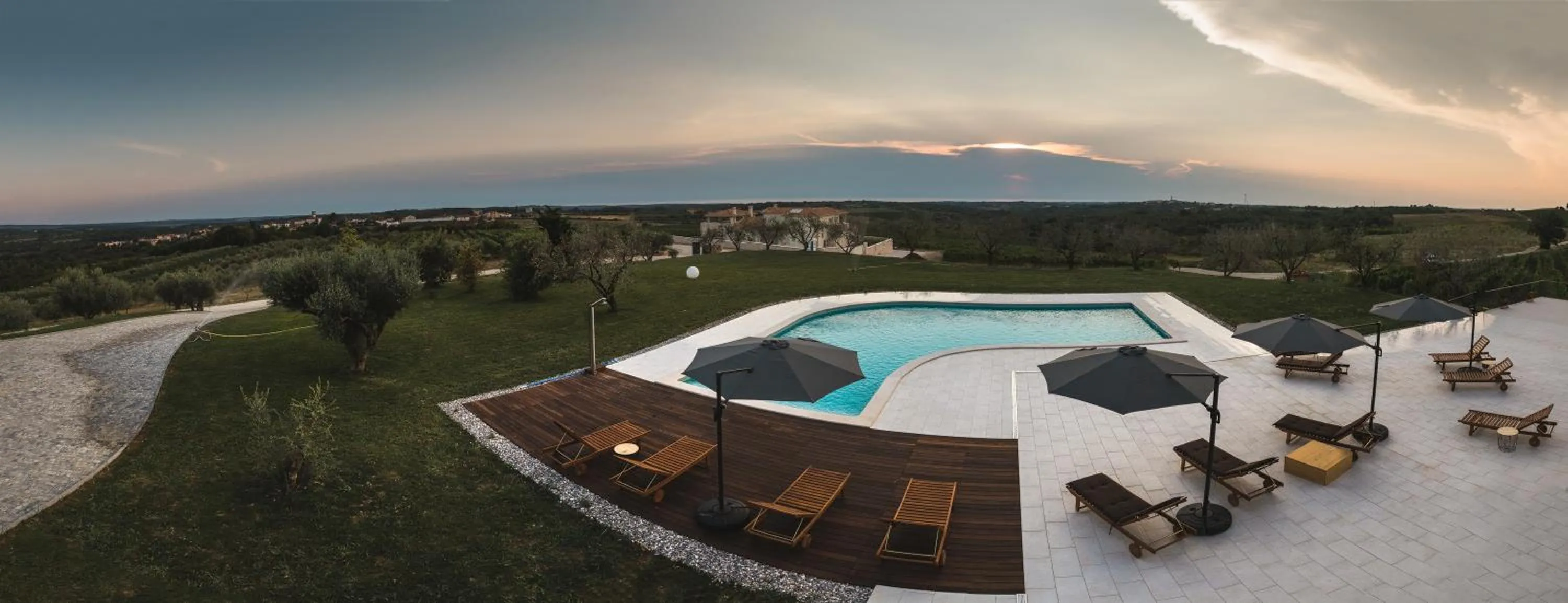 Garden in Wine Residence Cattunar