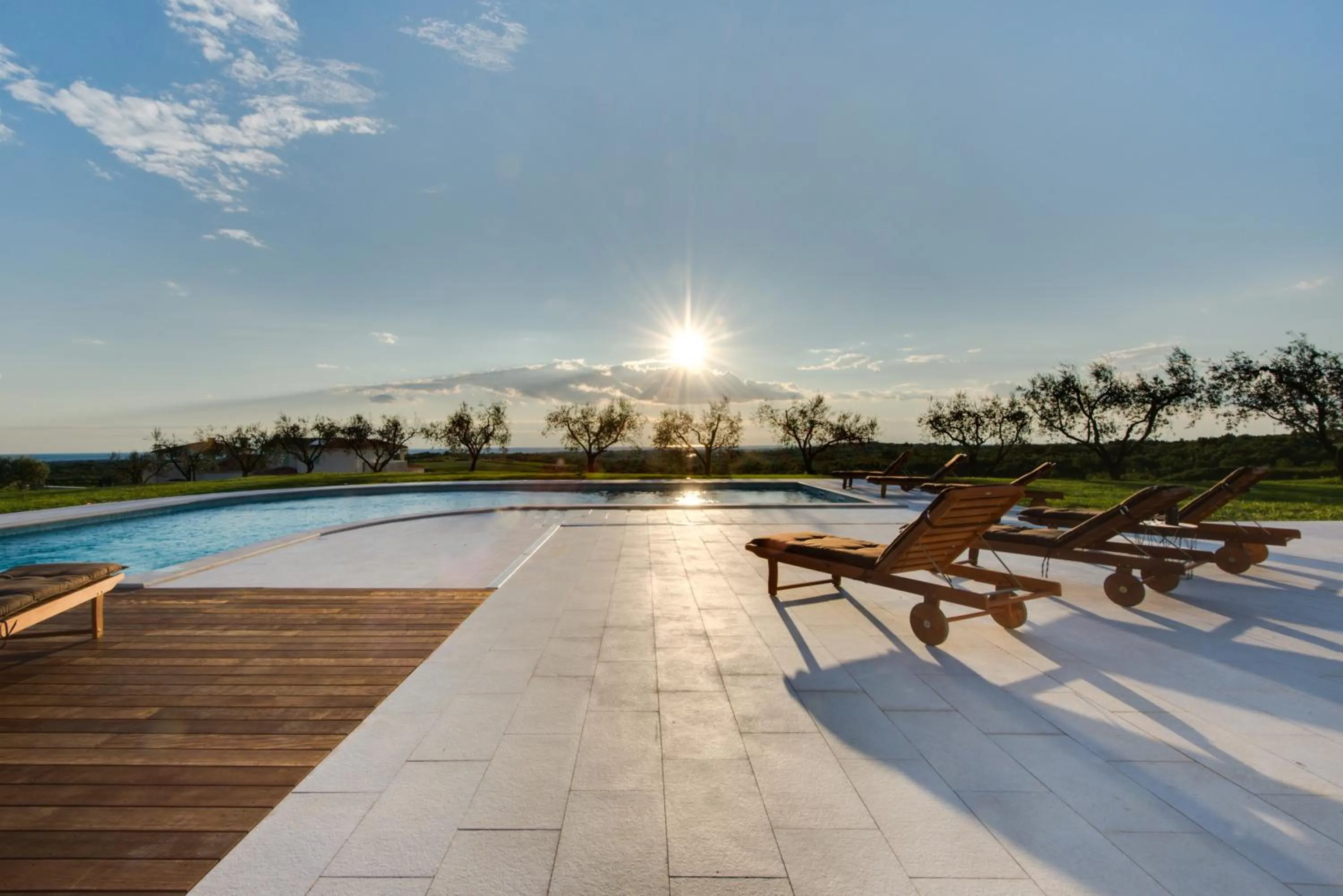 Swimming pool in Wine Residence Cattunar